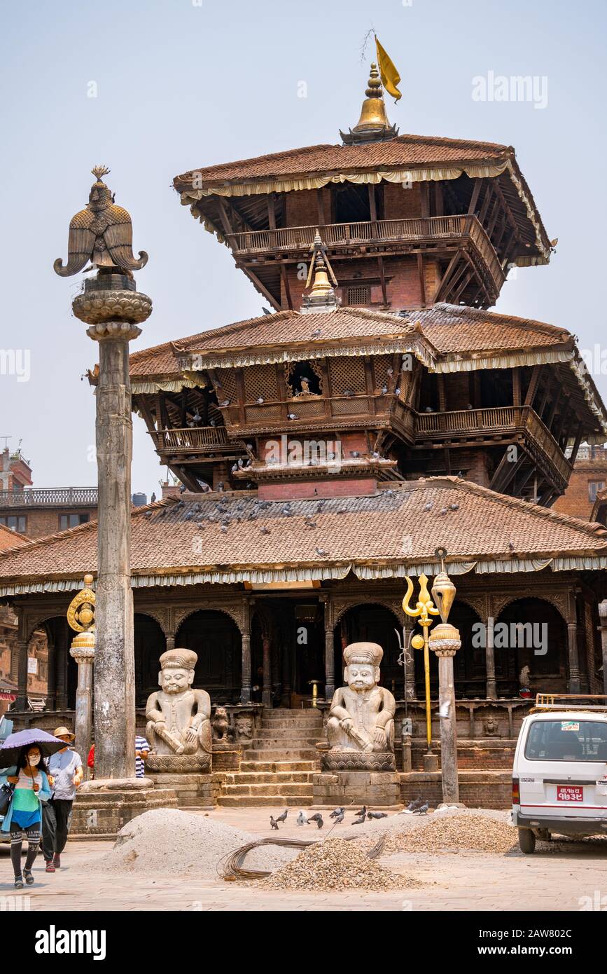 Temple de Dattatreya de trois étages, construit en 1427 à partir de bois d'un seul arbre. Bhaktapur, Vallée De Katmandou, Népal Banque D'Images