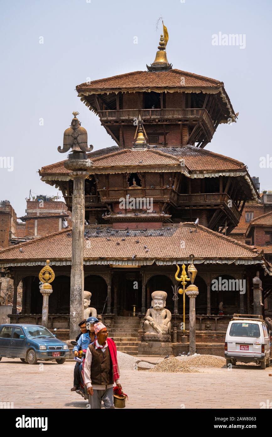 Temple de Dattatreya de trois étages, construit en 1427 à partir de bois d'un seul arbre. Bhaktapur, Vallée De Katmandou, Népal Banque D'Images