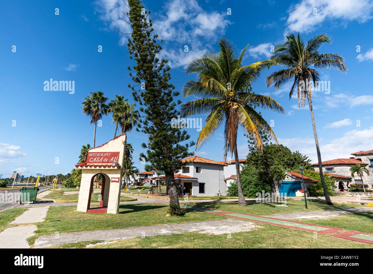 Le restaurant le Casa de Al qui est une ancienne maison soi-disant utilisée pour la course au rhum et liée à Al Capone. Varadero, Cuba. 22 Novembre 2019 Banque D'Images Le restaurant le Casa de Al qui est une ancienne maison soi-disant utilisée pour la course au rhum et liée à Al Capone. Varadero, Cuba. 22 Novembre 2019 Banque D'Images