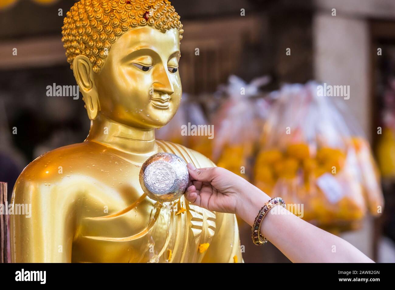 Cérémonie de bénédiction de l'eau pendant le festival Songkran ou le nouvel an thaïlandais. Banque D'Images