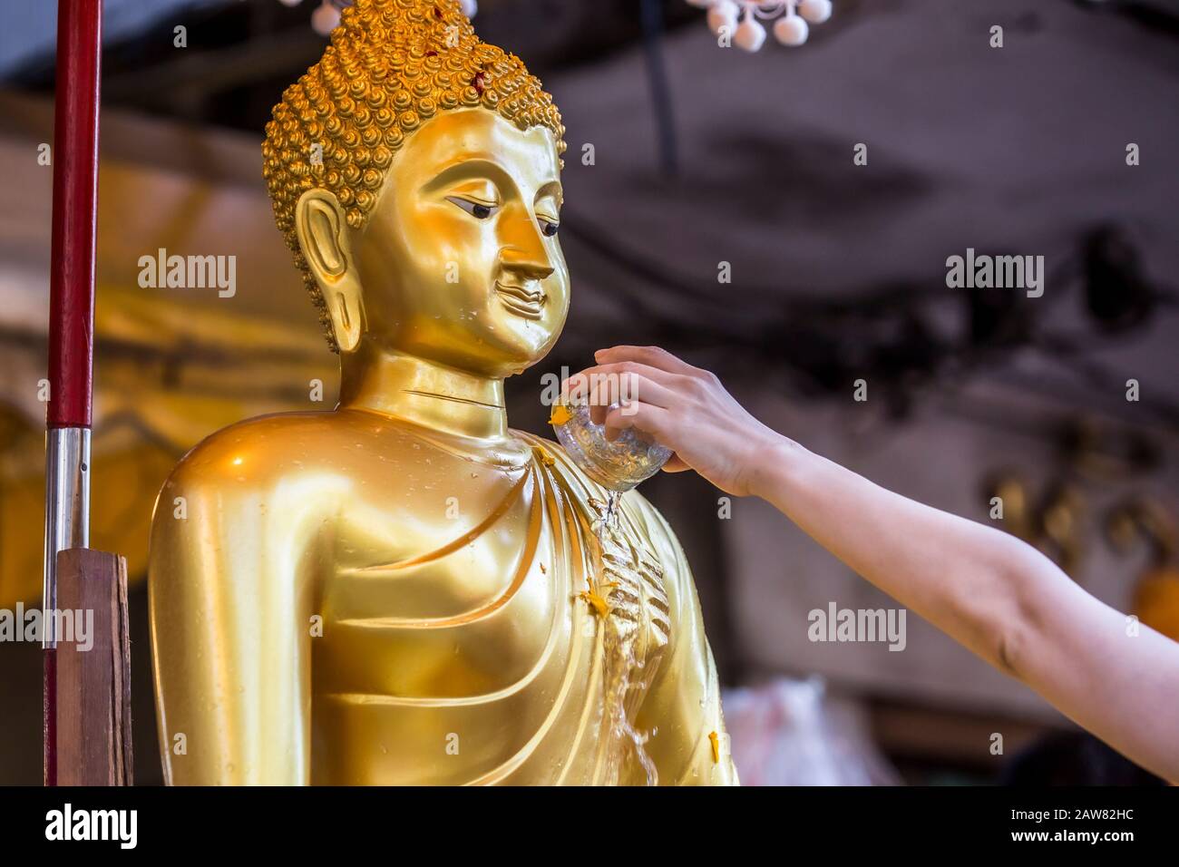Cérémonie de bénédiction de l'eau pendant le festival Songkran ou le nouvel an thaïlandais. Banque D'Images