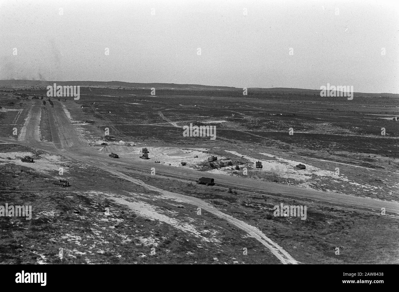 Exercice militaire Big Ferro chars allemands en action, à partir de l'air Date: 14 septembre 1973 lieu: Allemagne mots clés: Tanks, exercices militaires Nom De La Personne: Big Ferro : Verhoeff, Bert / Anefo Titulaire du droit d'auteur: Archives nationales Type de matériel: Négatif (noir / blanc) numéro d'inventaire: Voir accès 2.24.01.05 Banque D'Images