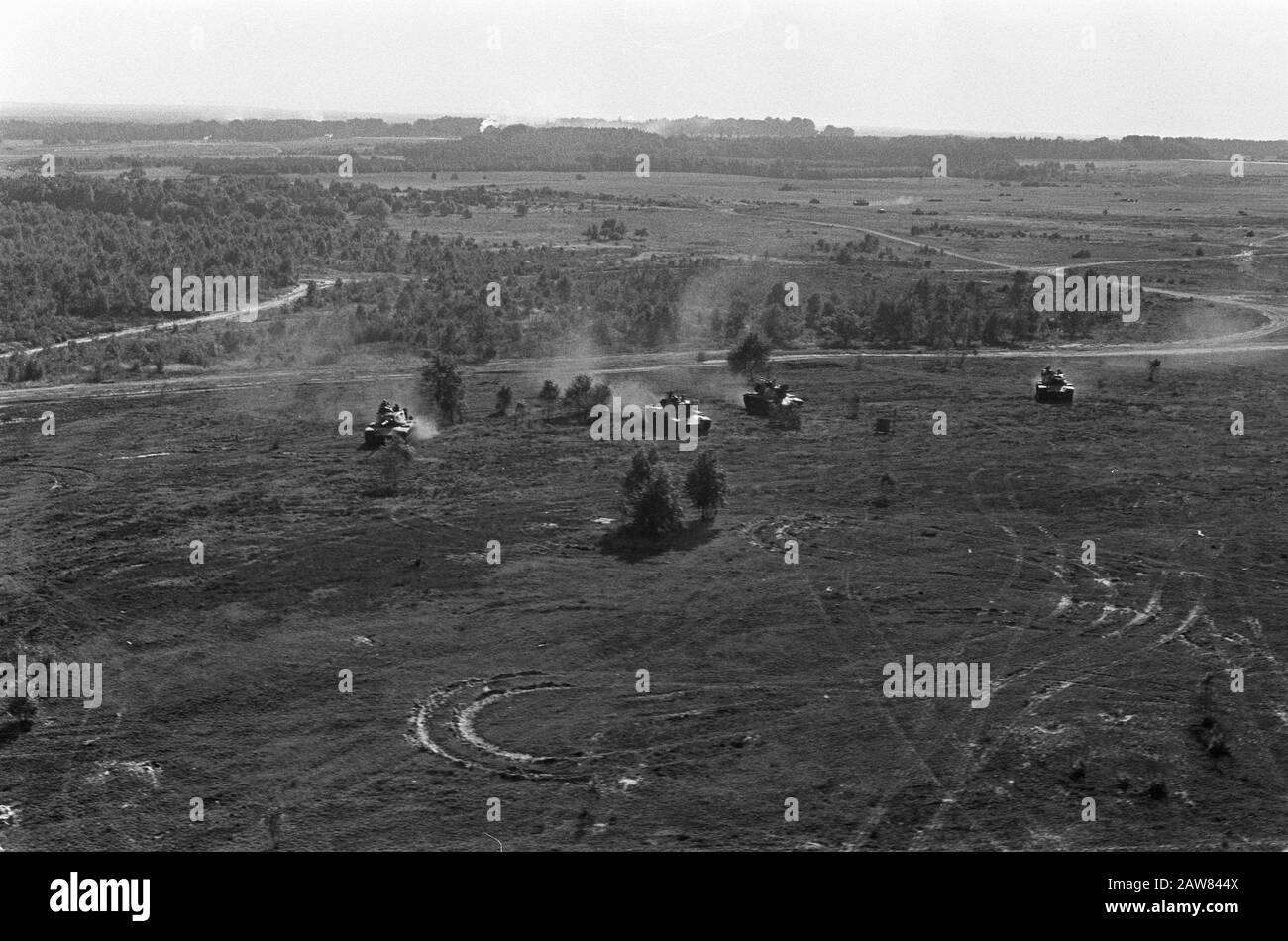 Exercice militaire Big Ferro chars allemands en action, à partir de l'air Date: 14 septembre 1973 lieu: Allemagne mots clés: Tanks, exercices militaires Nom De La Personne: Big Ferro : Verhoeff, Bert / Anefo Titulaire du droit d'auteur: Archives nationales Type de matériel: Négatif (noir / blanc) numéro d'inventaire: Voir accès 2.24.01.05 Banque D'Images