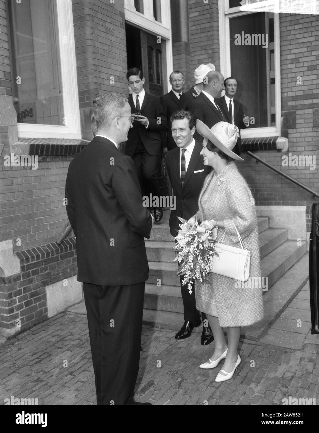 Princess Margaret et Lord Snowdon Anglo Dutch University Symposium ont assisté au Trippenhuis, date d'arrivée: 17 mai 1965 mots clés: Arrivées, visites Nom De La Personne: Margaret, princesse de Grande-Bretagne, Lord Snowdon Nom de l'établissement: Trippenhuis Banque D'Images