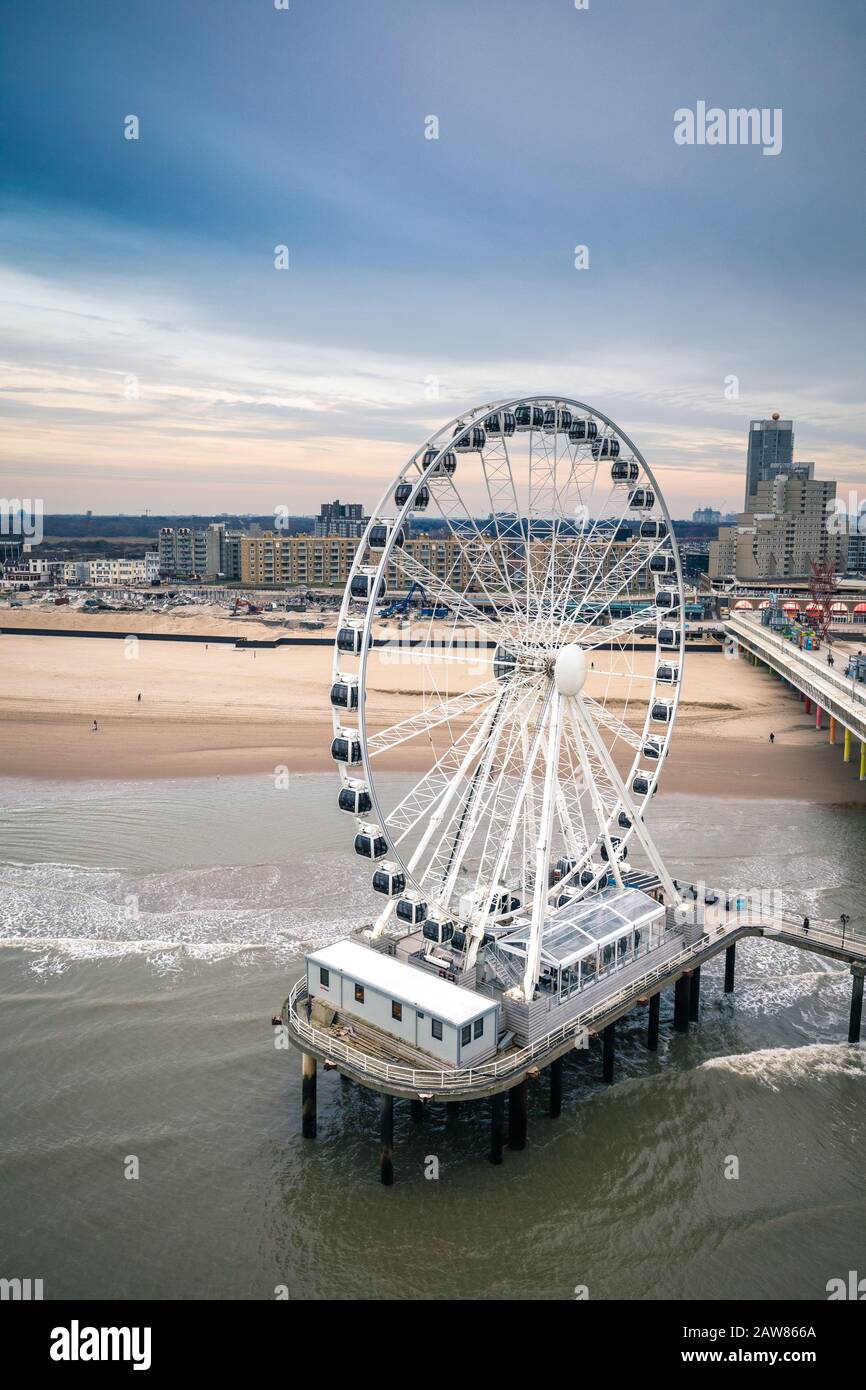 Ferris roue de l'embarcadère de Scheveningen sur la côte de la mer du Nord, près de la Haye, Hollande Banque D'Images