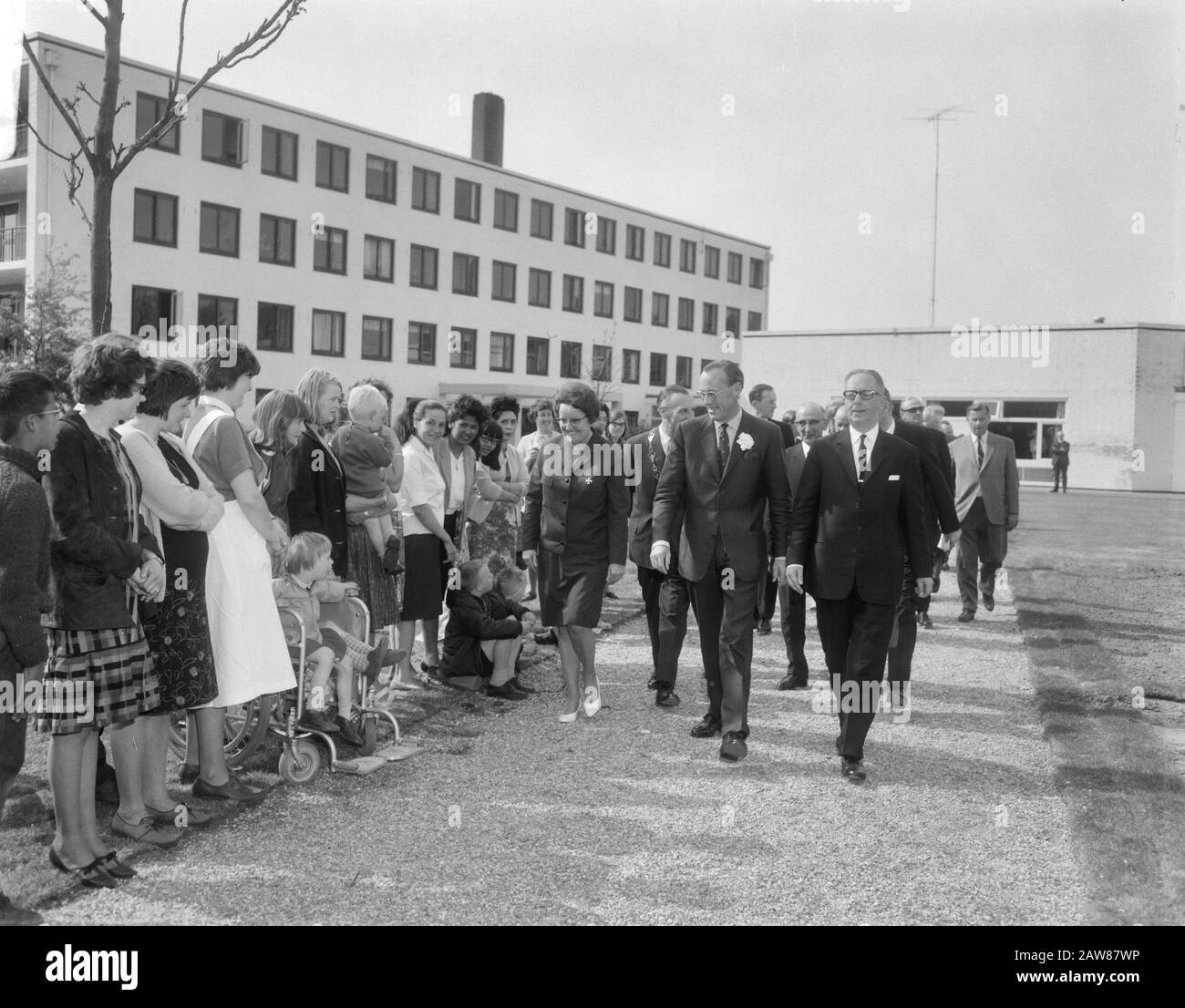 Le Prince Bernhard ouvre la profession infirmière Le Breukelderhof Bennekom Date: 12 mai 1966 lieu: Bennekom mots clés: Maisons de soins Nom De La Personne: Bernhard, prince, Breukelderhof Banque D'Images