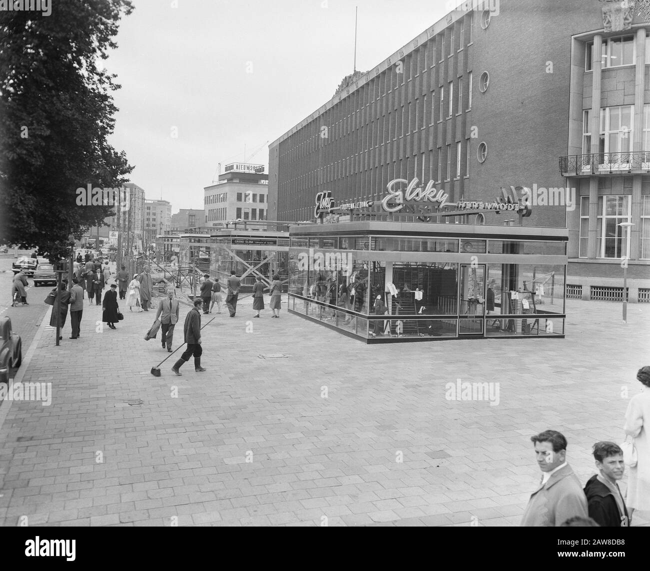 Magasins Du Kiosque En Construction Coolsingel Rotterdam Date : 19 Septembre 1957 Lieu : Rotterdam, Hollande-Méridionale Mots Clés : Personne En Construction Nom : Coolsingel Banque D'Images