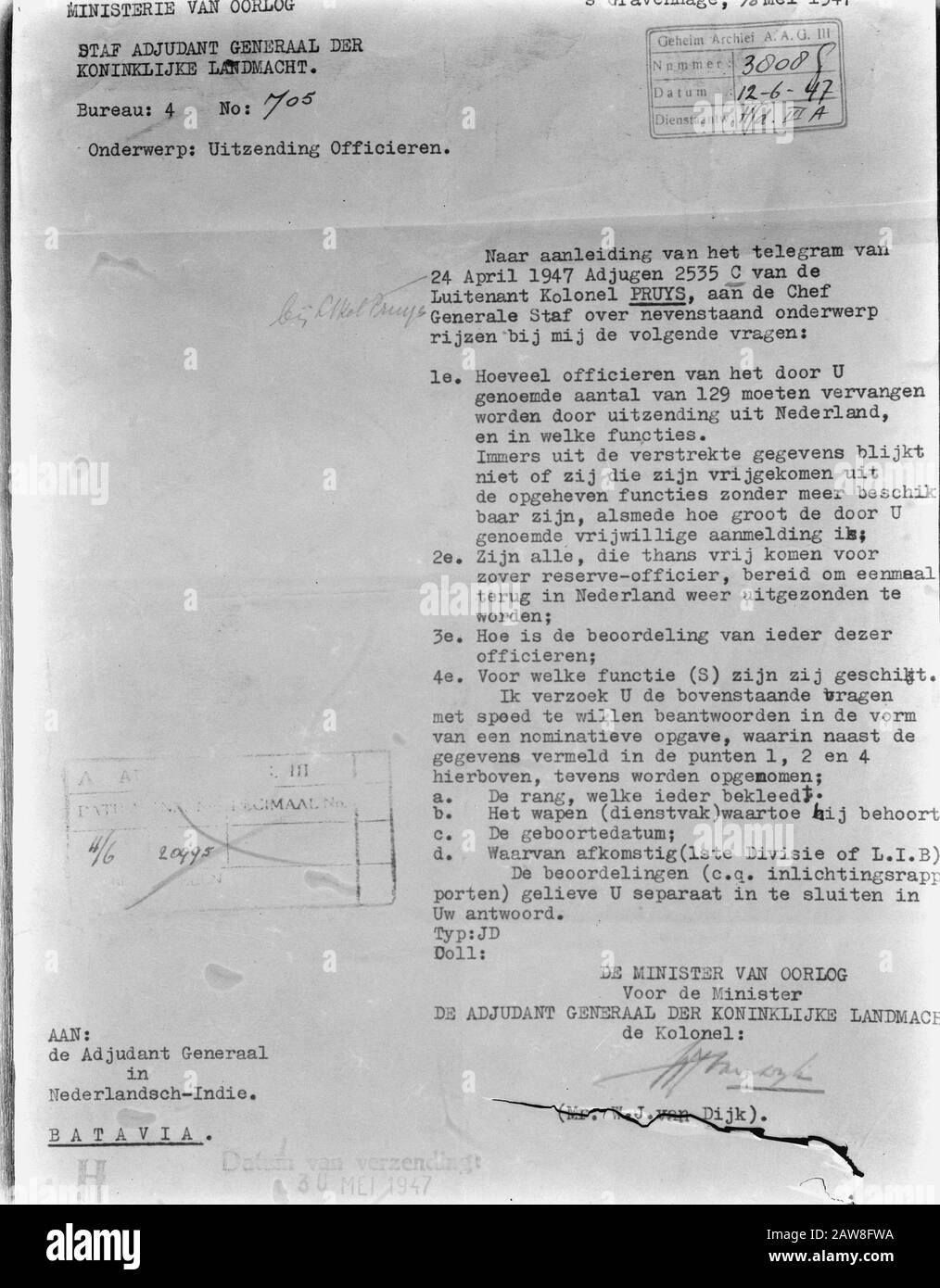 Document Repro. Lettre du Secrétaire de guerre à l'Adjutant général des Antilles néerlandaises de l'est pour la diffusion des officiers Date: Juin 1947 lieu: Indonésie Antilles néerlandaises de l'est Banque D'Images