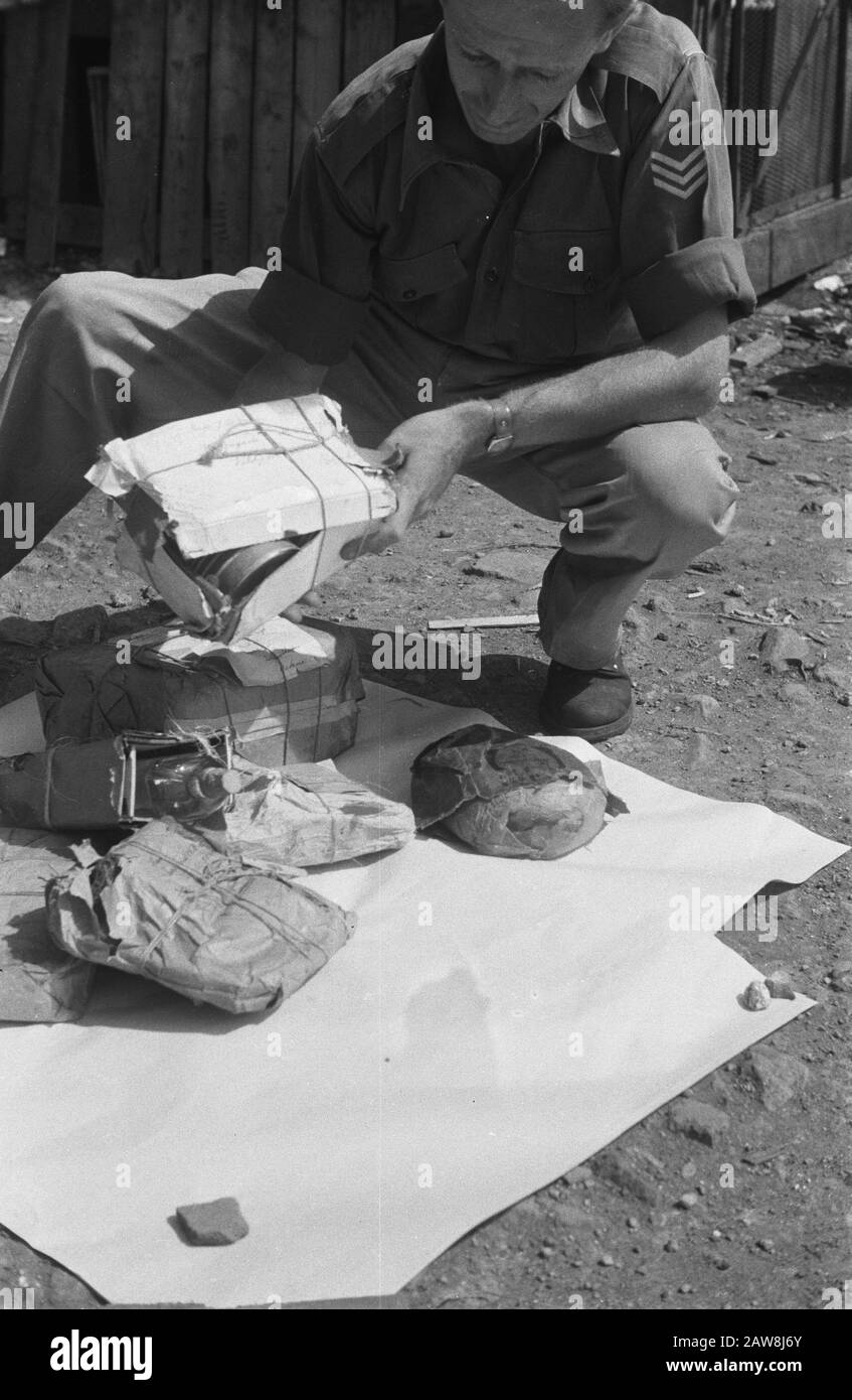 Photos accompagnant l'article Farywell dans la revue Wapenbroeders Parcel Post des Pays-Bas Date: Juillet 1947 lieu: Indonésie Hollandais East Indies Banque D'Images