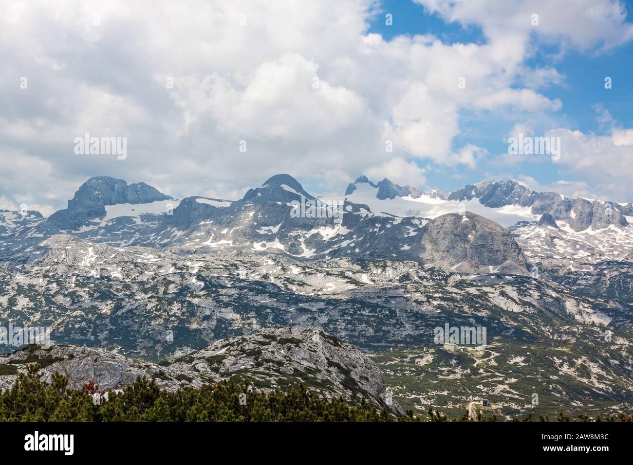 En haut des montagnes de Dachstein, une destination touristique célèbre de Salzburger Land pour les randonneurs. Banque D'Images