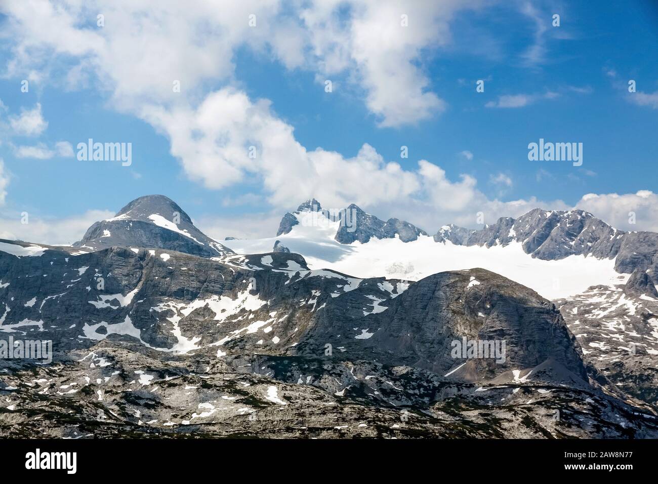 Dachstein montagnes, en premier plan la montagne Taubenkogel et le Hoher Gjaidstein Banque D'Images