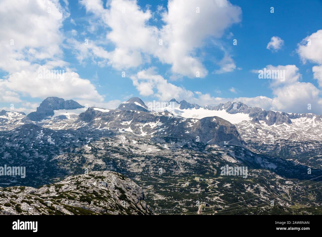 EDITEUR KOMMENTAR ! Dachstein montagnes, en premier plan la montagne Taubenkogel et le Gjaidstein Supérieur Banque D'Images