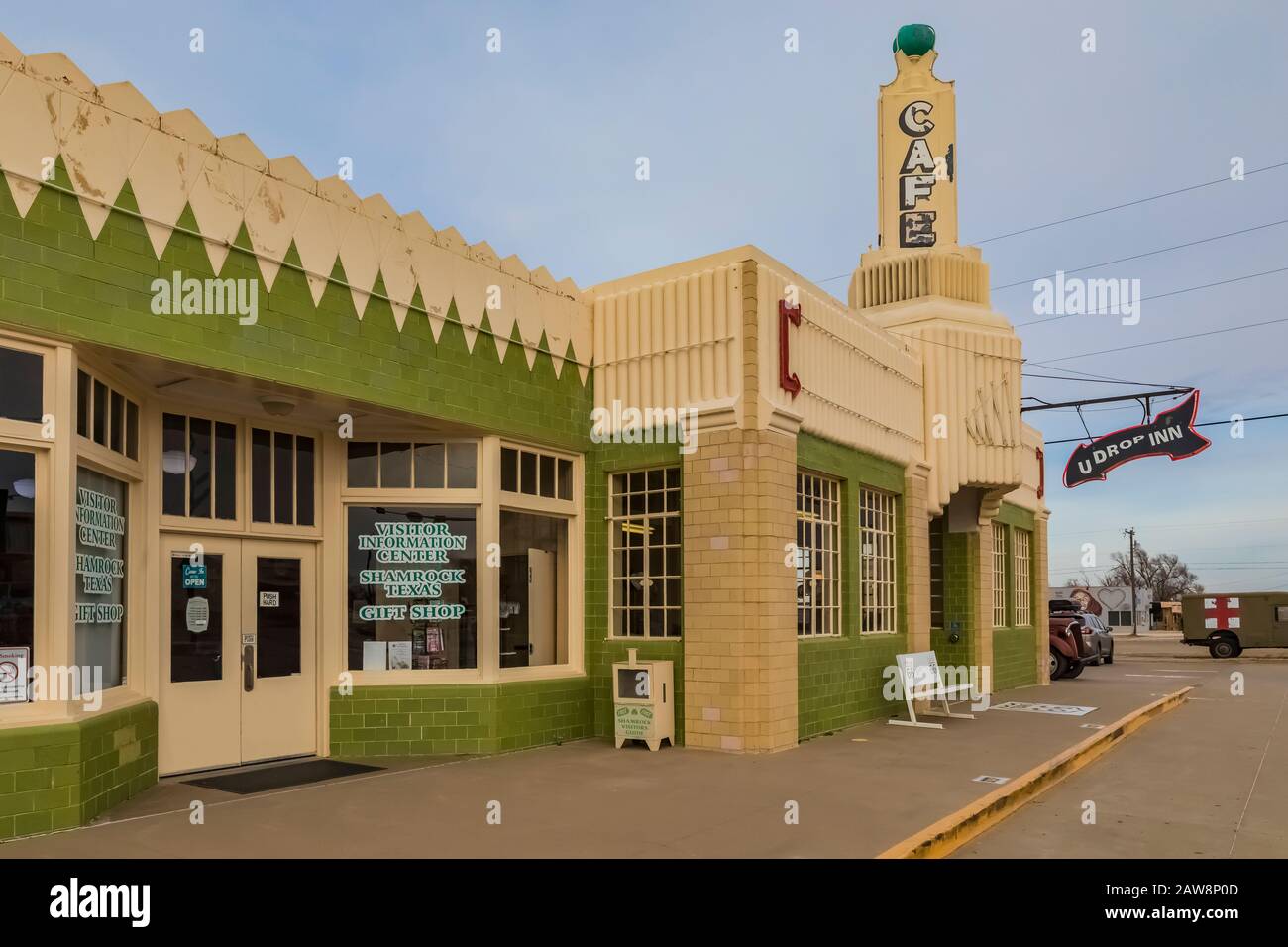Art déco Tower Station et U-Drop Inn le long de la route 66 à Shamrock, Texas, États-Unis [pas de libération de propriété; disponible pour licence éditoriale seulement] Banque D'Images