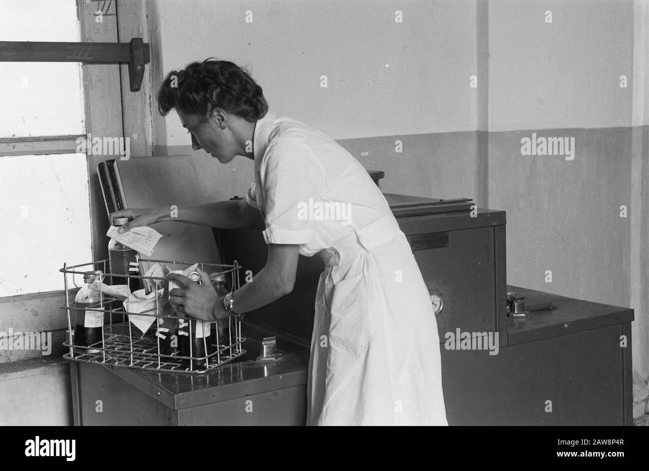 Rapport De La Croix-Rouge À L'Hôpital Batavia Princess Margaret À Batavia. Laboratoire Transfusion Sanguine Date: 9 Février 1949 Lieu: Batavia, Indonésie, Jakarta, Hollandais East Indies Banque D'Images