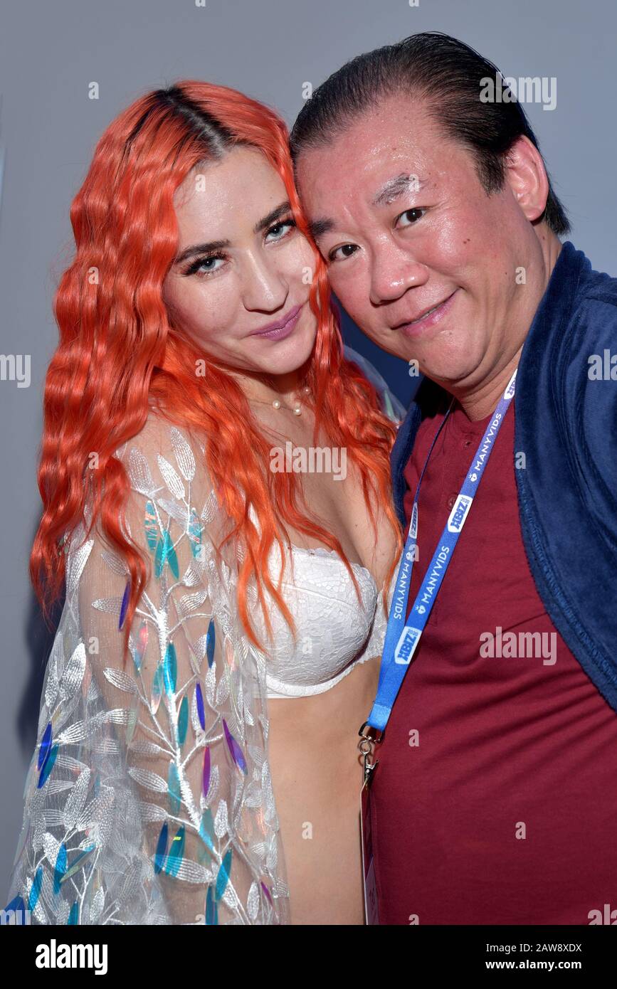 Los ANGELES, CA, - 01 16: Modèle Mermaid et Ted arrivent pour le "XBIZ Winter Wonderland Pre-Awards Show 2020" le 15 janvier 2020 à l'Andaz Hotel i Banque D'Images