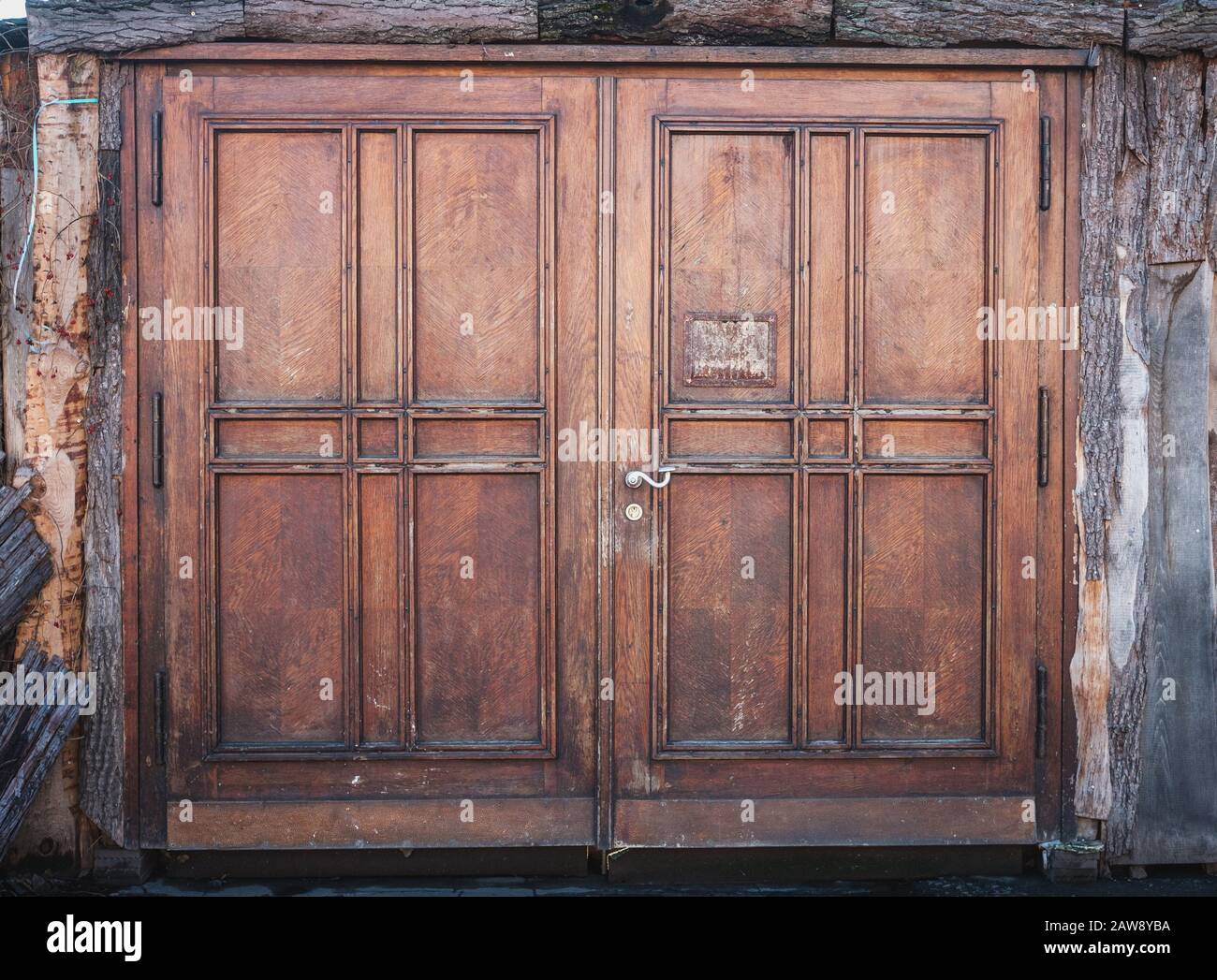 porte en bois ou porte en bois avec portes fermées - Banque D'Images