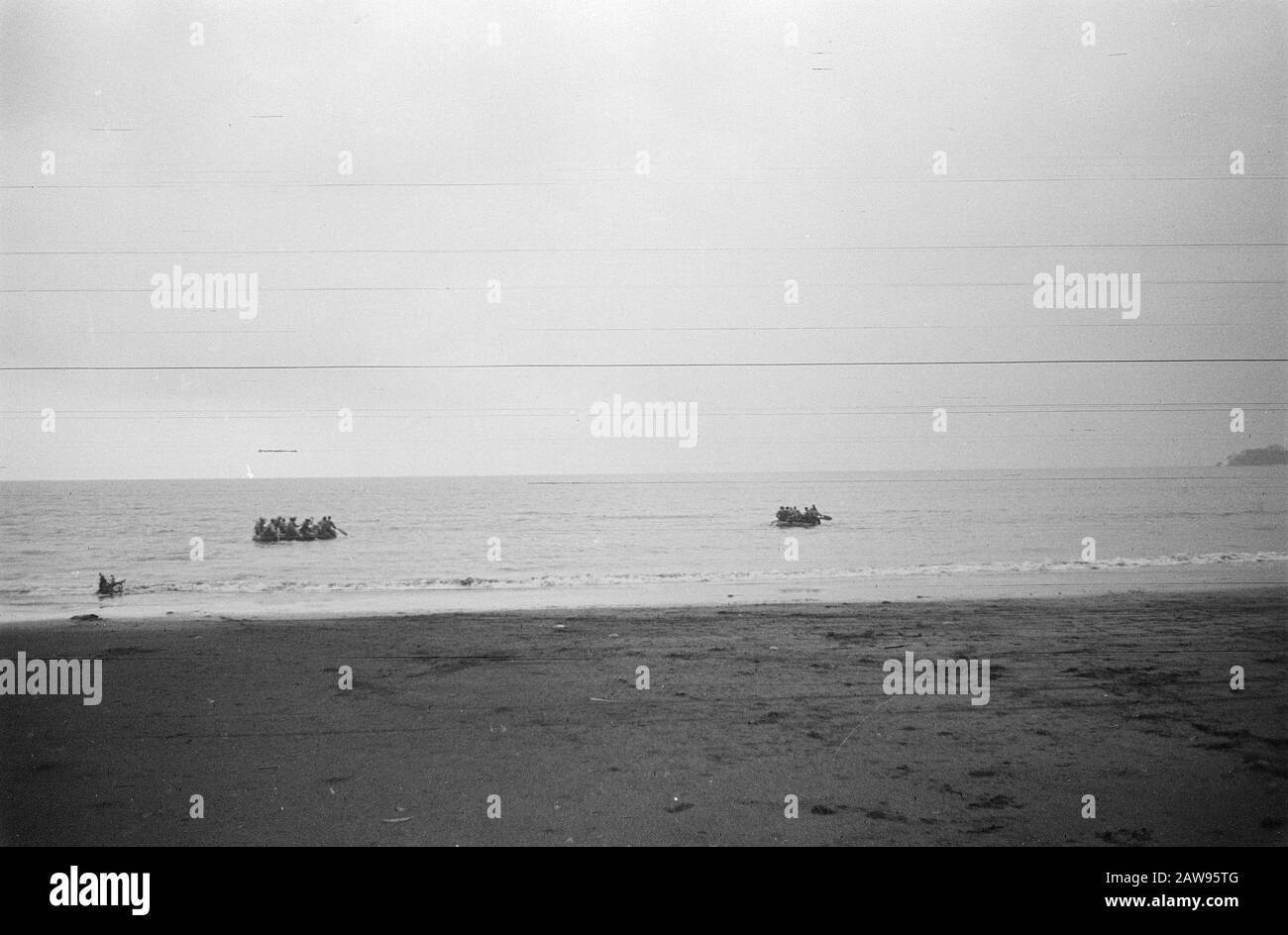 [Exercices d'atterrissage amphibie] [troupes ashore] Date : 01/01/1947 lieu : Indes orientales néerlandaises d'Indonésie Banque D'Images