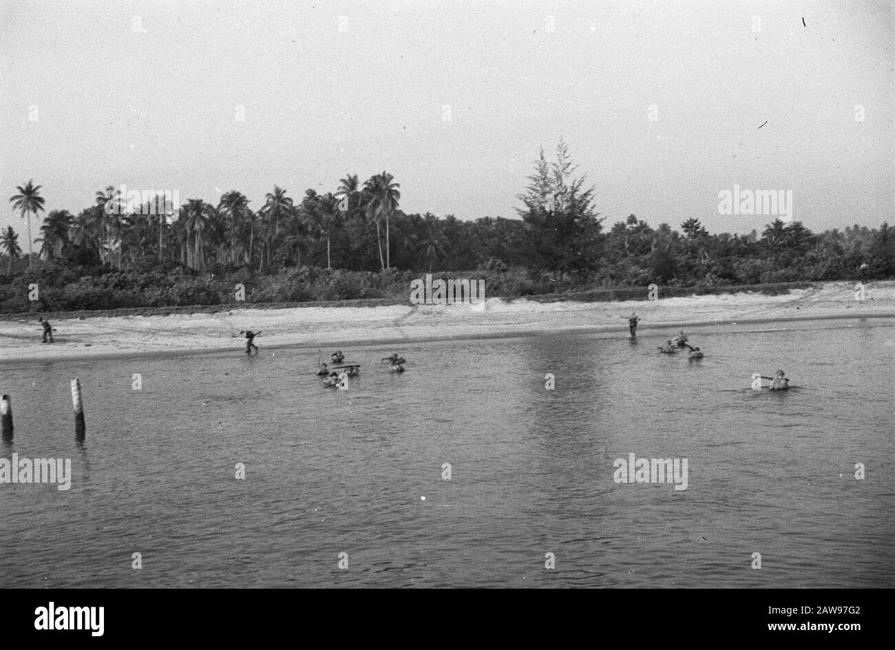 Loeboek Pakem Et Baoengan Perbaoengan (Côte Est De Sumatra). En collaboration avec la Marine royale et l'aviation militaire, les troupes néerlandaises ont fait un atterrissage à Baoengan qui a atterri l'occupation Peletang Siantar précédé Date : 29 juillet 1948 lieu : Indonésie, Antilles néerlandaises de l'est, Sumatra Banque D'Images