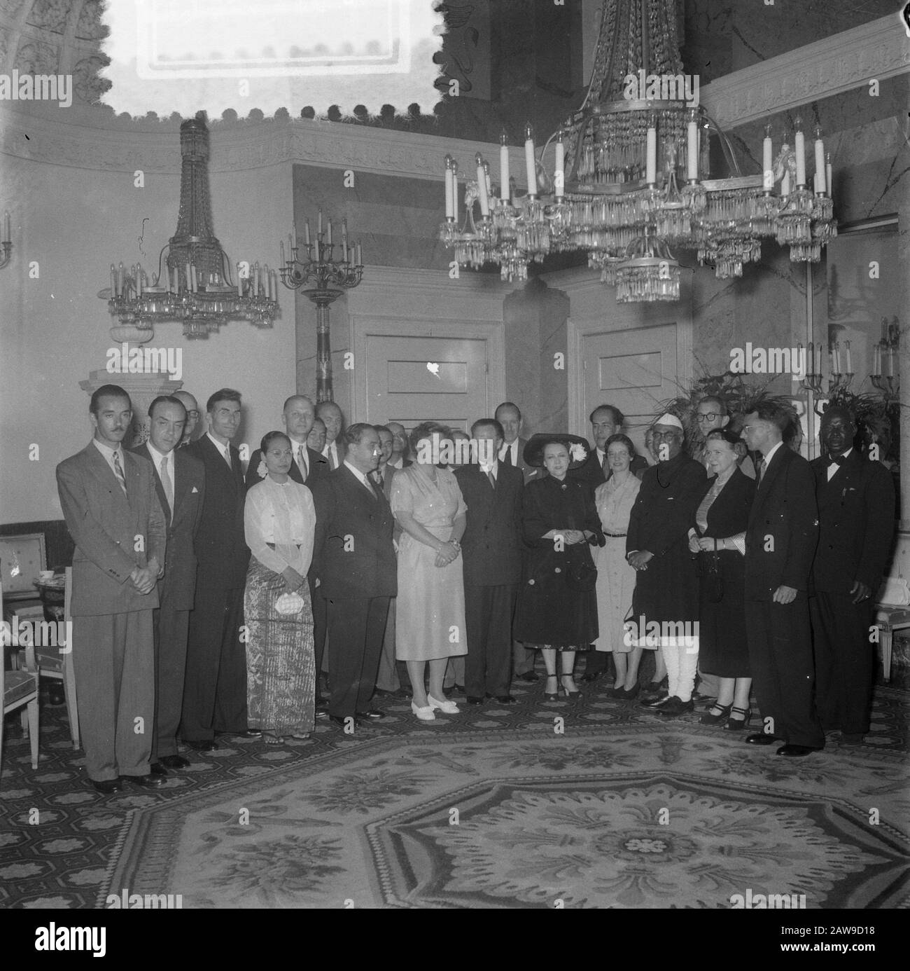 Recevoir la délégation de l'UNESCO par la Reine Date : 6 août 1952 mots clés : Reine, Revenu Banque D'Images