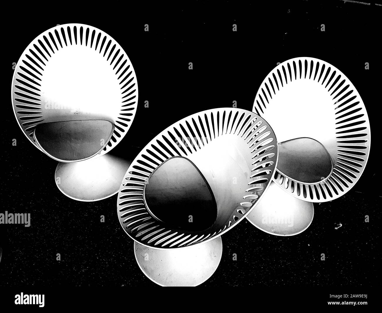 Trois chaises de designer en plastique années 60 pop de style Space-age Banque D'Images