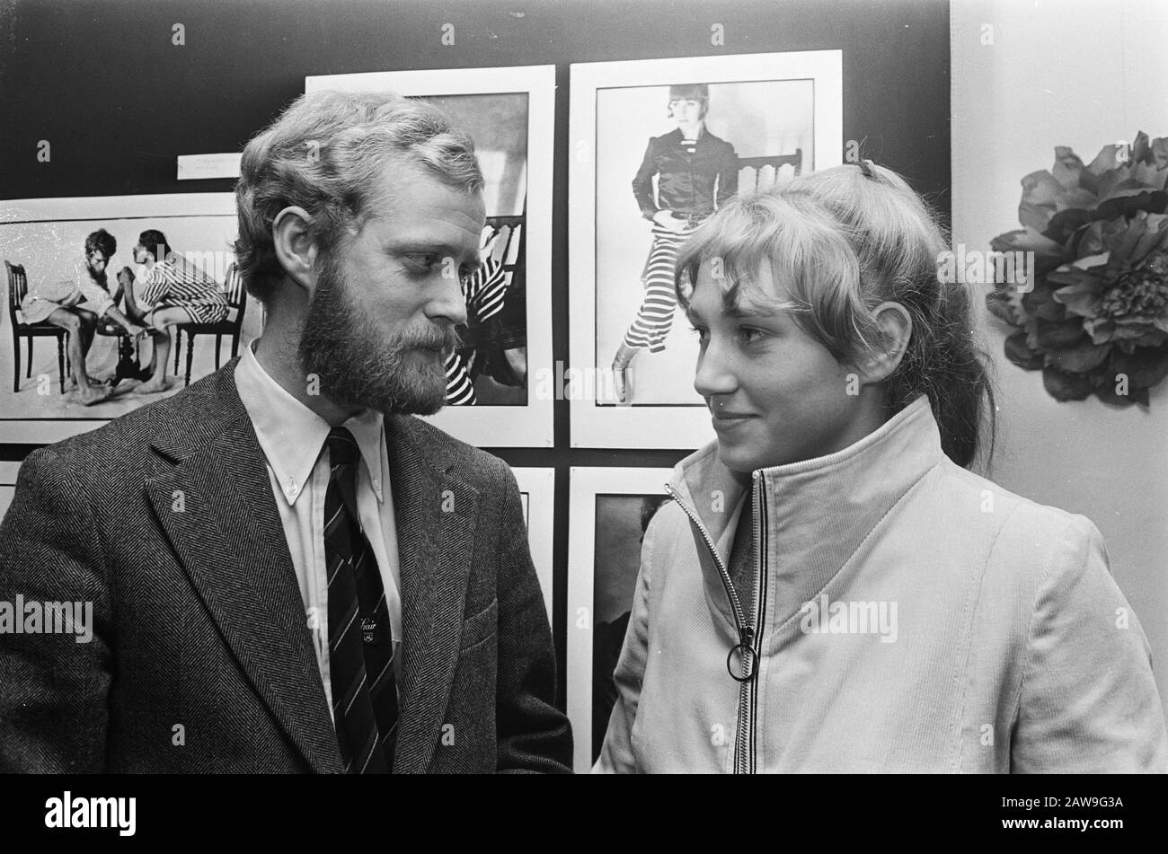 Photo de mode 1967 gauche Boudewijn Neuteboom (meilleur mode couleur photo 67) droite Marjolein Juray Date : 8 mars 1968 lieu : Amsterdam, Noord-Holland mots clés : personne à imprimer Nom : Juray, Marjoram, Neuteboom, Boudewijn Banque D'Images