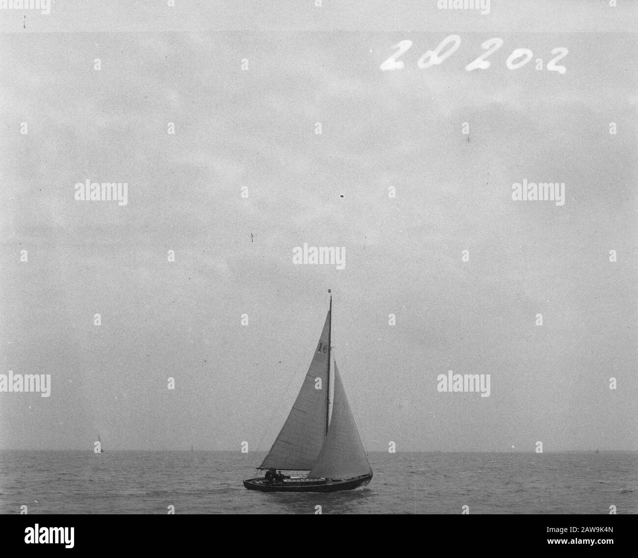 Couple royal à Den Helder un marin en bataille Date: 26 juin 1948 lieu: Den Helder mots clés: Marine, voile Banque D'Images