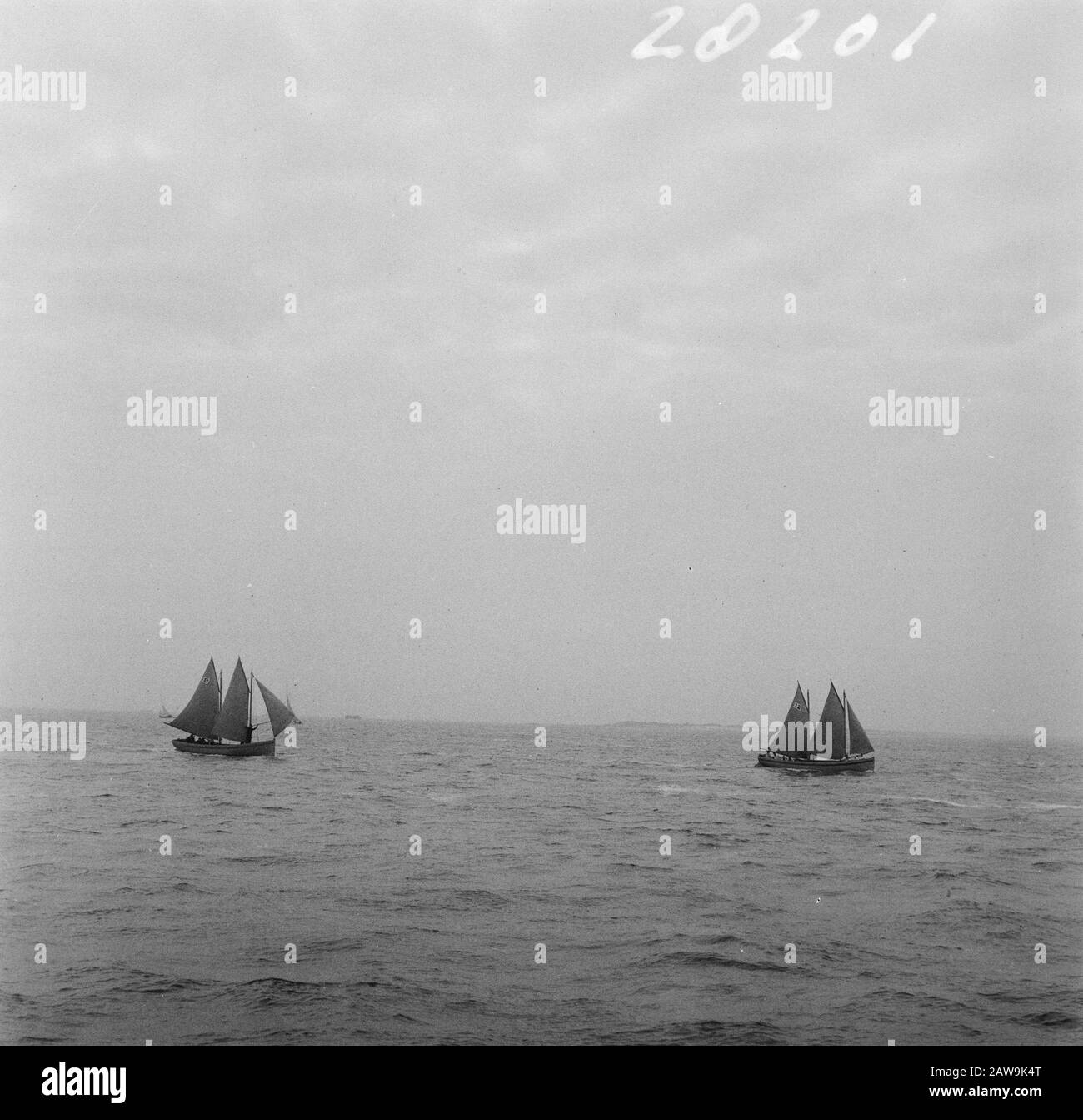 Couple royal à Den Helder. Bateaux de la Marine en bataille Date: 26 juin 1948 lieu: Den Helder mots clés: Marine, voile institution Nom: Marine Banque D'Images