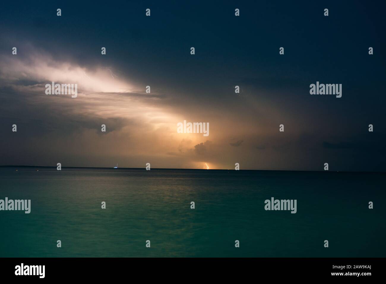 foudre sur la côte des caraïbes au mexique, île holbox Banque D'Images