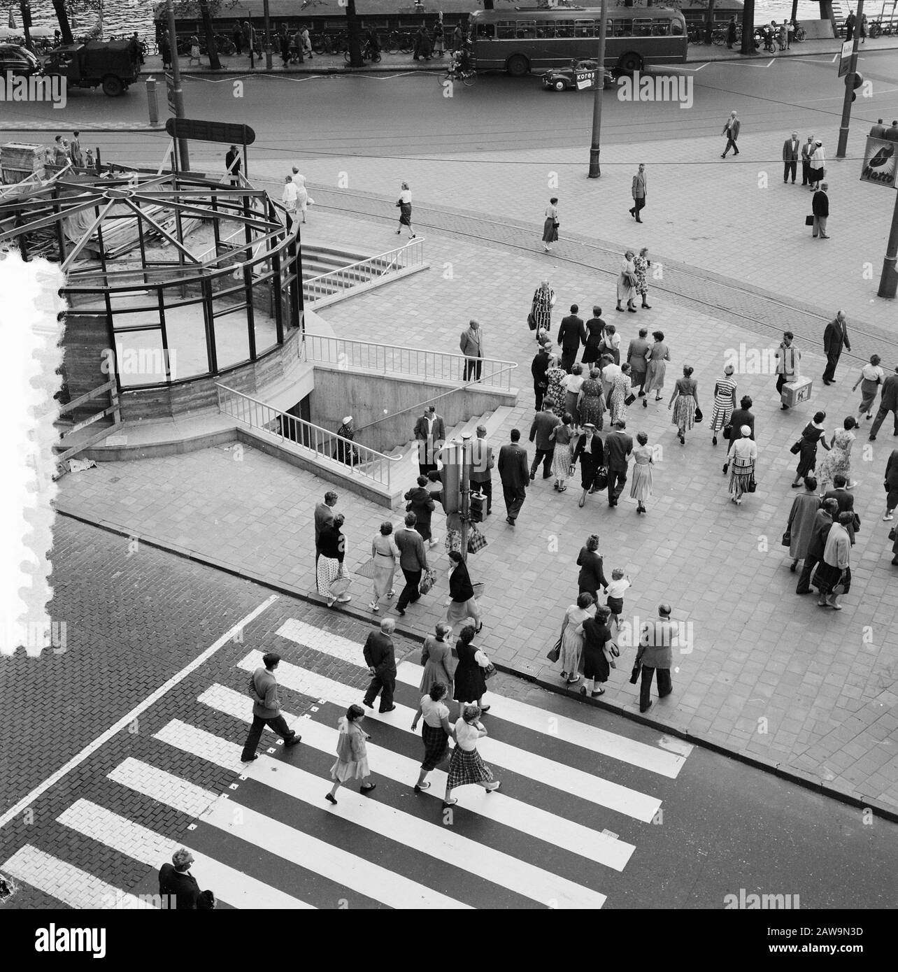 Traversée CS plus populaire que le nouveau tunnel Date : 28 juillet 1955 mots clés : tunnel Banque D'Images