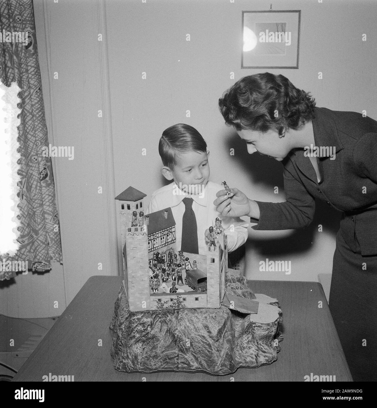 Contrats garçon OUI Feeners FAM Amsterdam. Date: 6 décembre 1955 lieu: Amsterdam, Noord-Holland mots clés: Garçons, joueur Nom: FAM OUI Feeners Banque D'Images