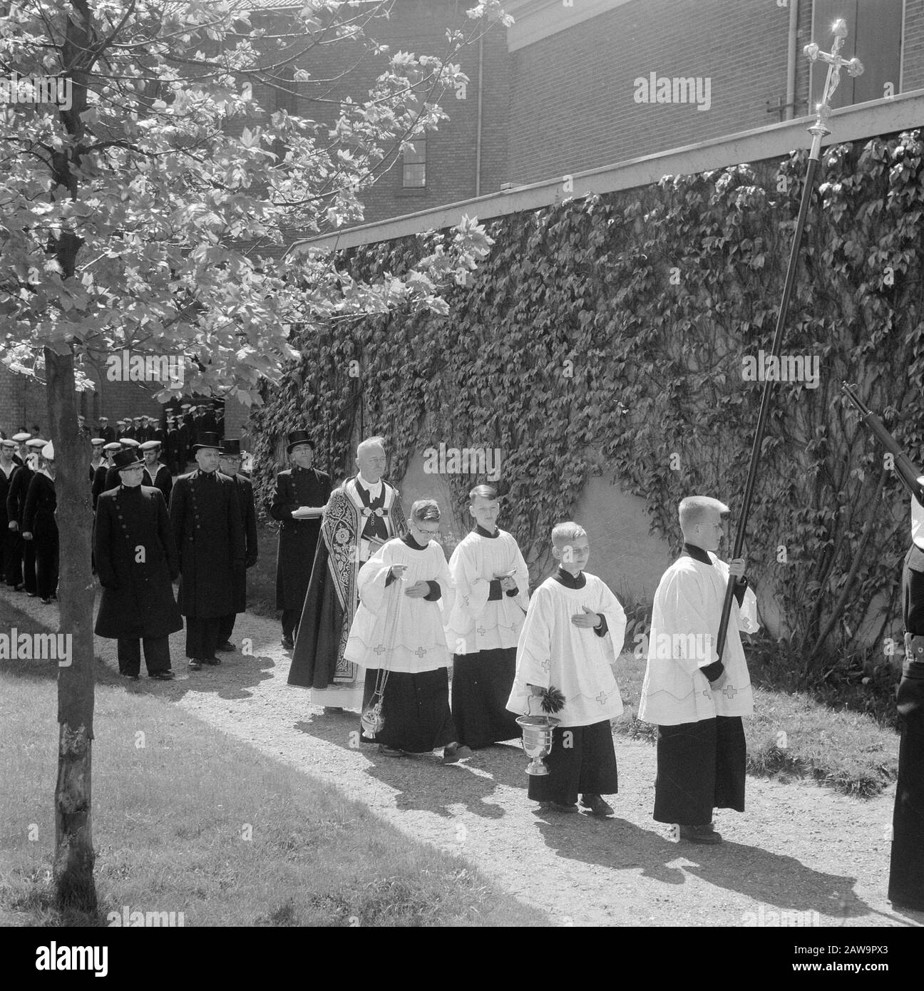 Hommage militaire supérieur Talanan Haarlem Date (?): 29 mai 1957 lieu: Haarlem mots clés: Salutations Banque D'Images Hommage militaire supérieur Talanan Haarlem Date (?): 29 mai 1957 lieu: Haarlem mots clés: Salutations Banque D'Images