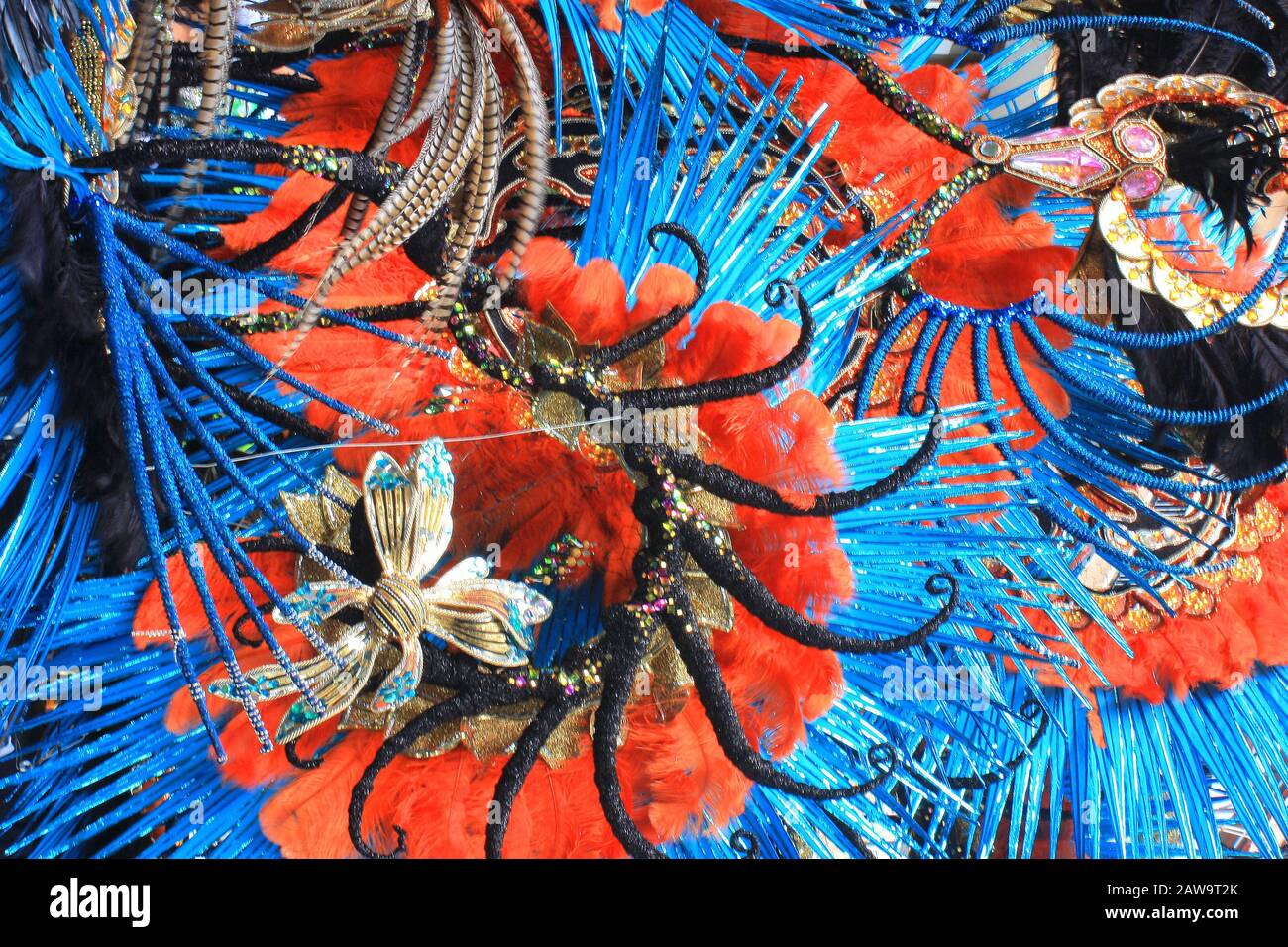 Costumes Colorés Et Accessoires Prêts Pour La Parade Du Carnaval De Santa Cruz, Tenerife Banque D'Images