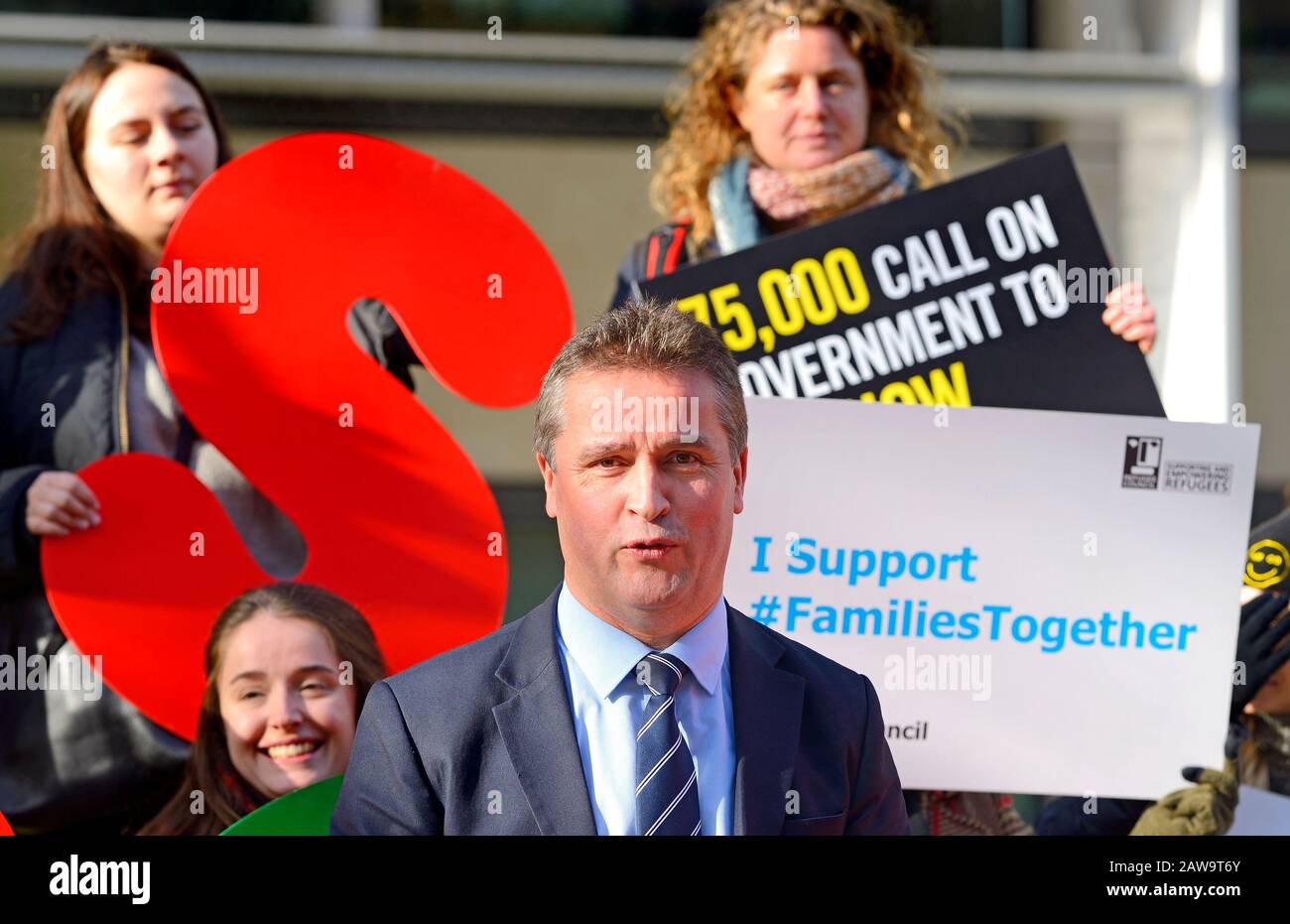 Londres, Royaume-Uni. Angus MacNeil MP (SNP: NA h-Eileanan an Ira) lors d'un événement d'Amnesty International pour présenter une pétition au Home Office: "Modifier le dest du Royaume-Uni Banque D'Images