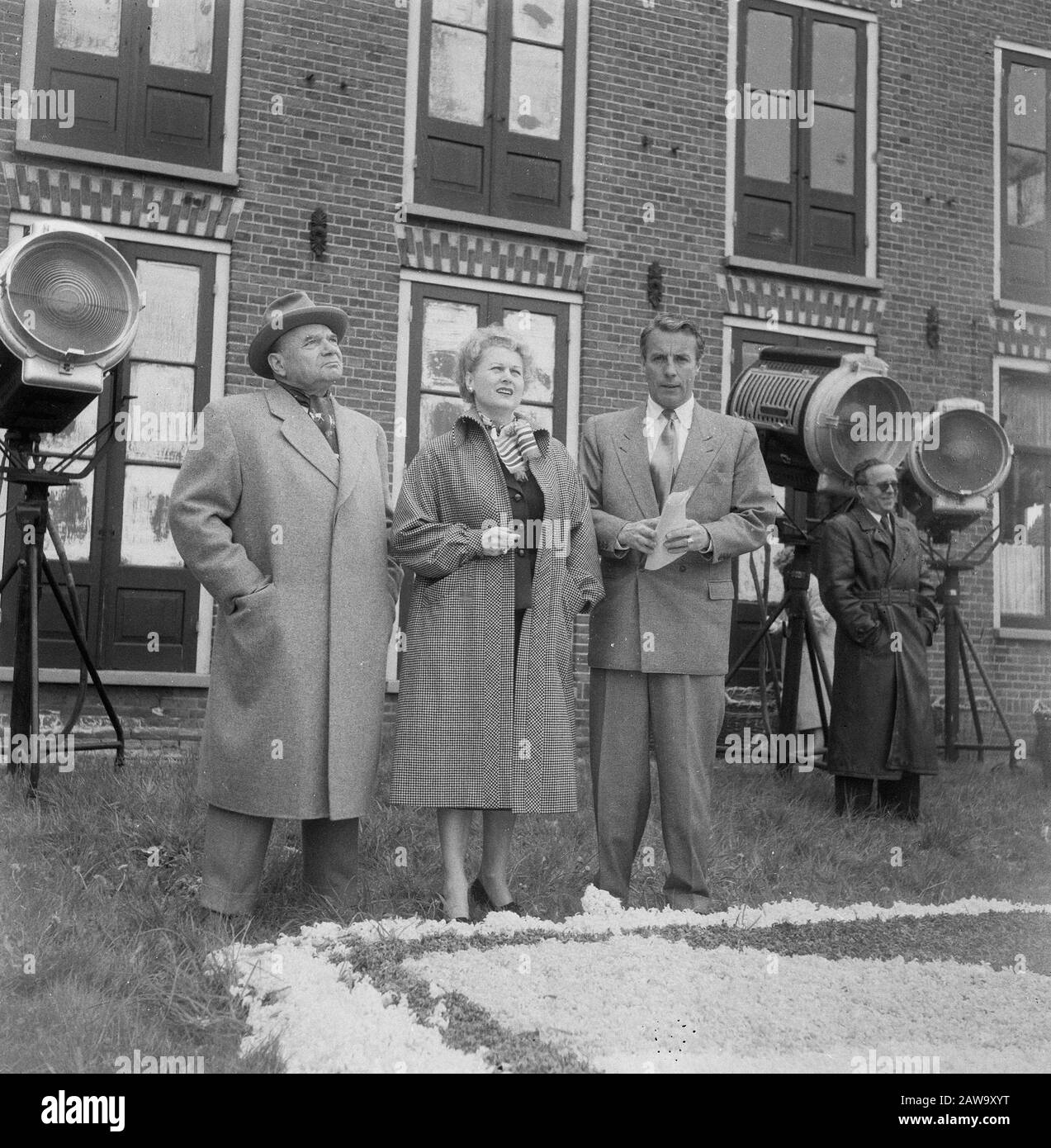 Marika Rokk et Johan Heesters lors du tournage de l'ampoule Date : 26 avril 1953 mots clés : acteurs, actrices, films, chanteurs, chanteurs Nom De La Personne : arbustes, Johan, Rokk , Marika Banque D'Images