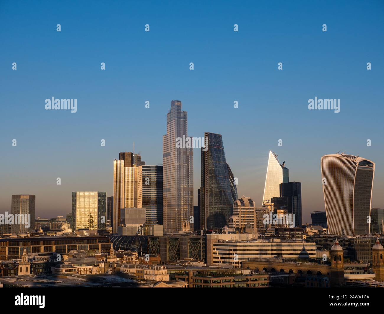 Dernier feu de la journée À Frapper les gratte-ciel, City of London, England, UK, GB. Banque D'Images