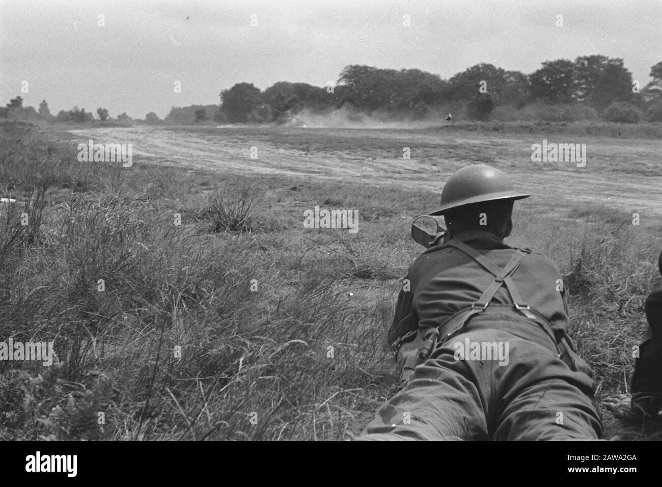 Manœuvres de la Brigade des Pays-Bas 29. Couvrir une route avec une nouvelle arme [exercices Princess Irene Brigade. Couverture d'une route avec une nouvelle arme] Annotation:. Il s'agit d'un PIAT [Projector Infantry anti-tank], une arme antichar pour l'infanterie Date: Juillet 1943 lieu: Royaume-Uni mots clés: Manoeuvres militaires, guerre mondiale II inconnu / domaine public, détenteur du droit d'auteur: Archives nationales Type de matériel: Négatif (noir / blanc) numéro d'inventaire: Voir accès 2.24.01.05 Banque D'Images