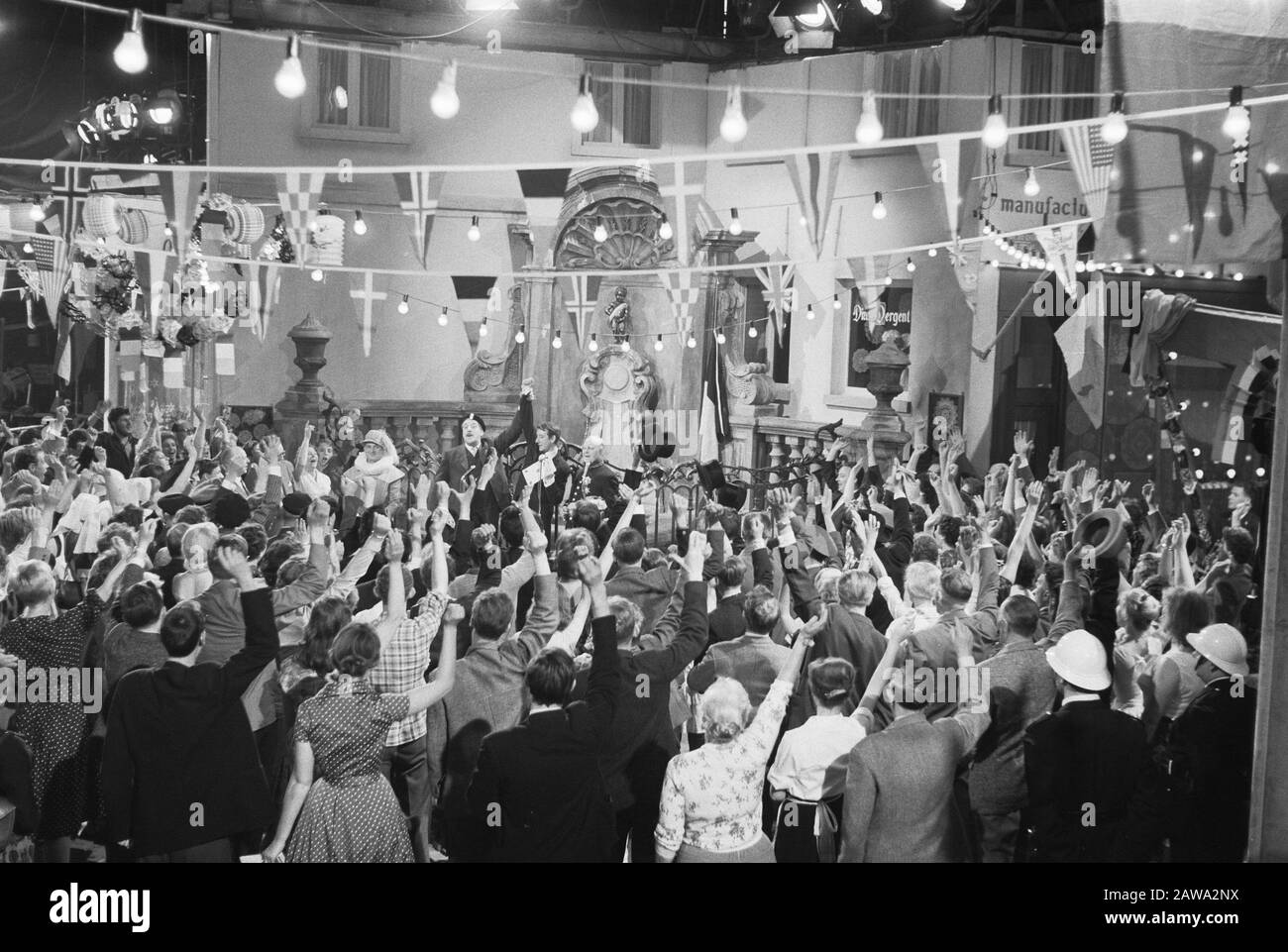 Nouveau film de Bert Haanstra Affair député inclus dans le studio Cinetone à Amsterdam. Très Bruxelles accueilli, Manneken Pis Date à juste titre: 16 mai 1960 lieu: Amsterdam, Noord-Holland mots clés: Cinéma, studios de cinéma Banque D'Images