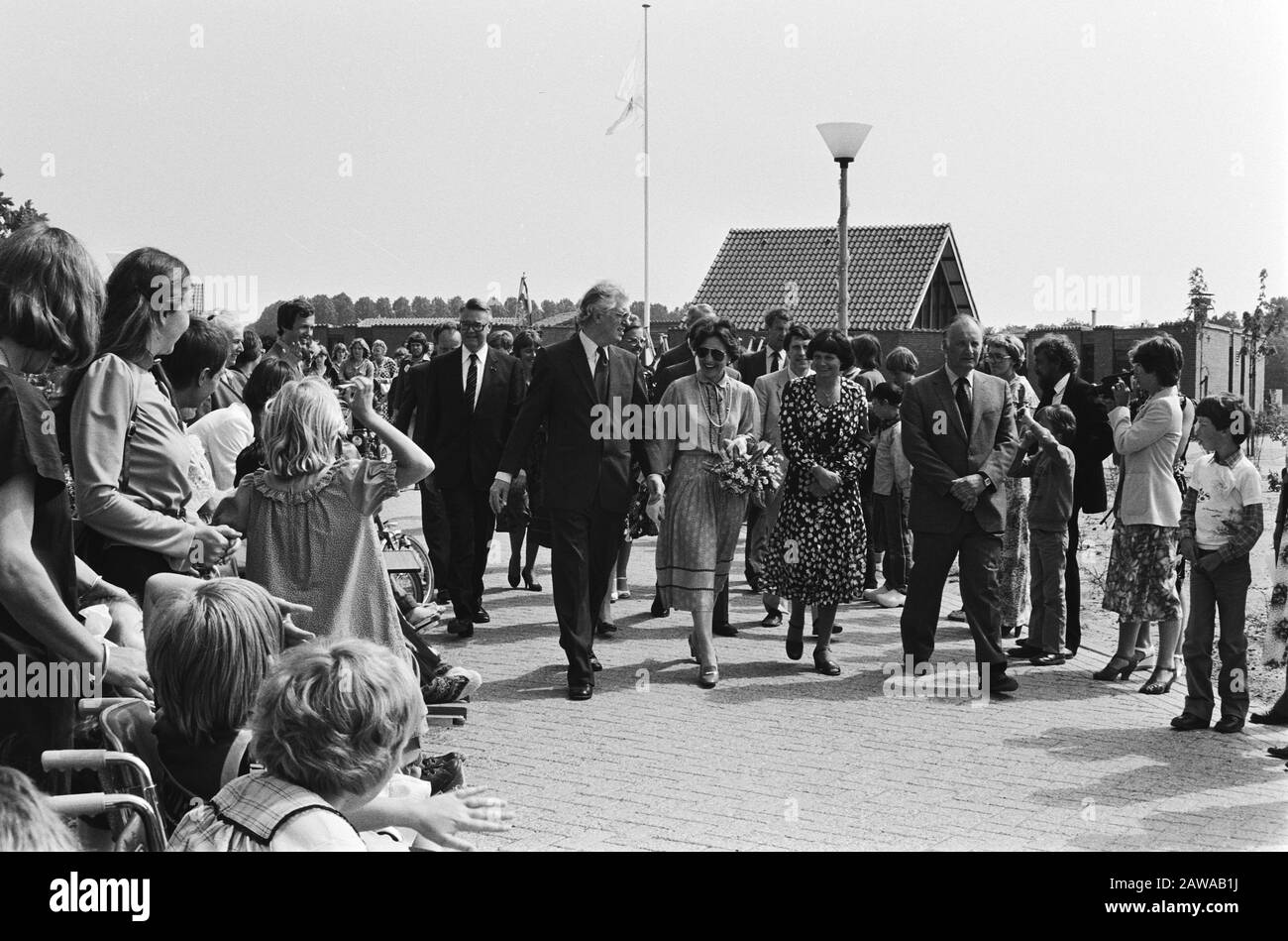 Margriet surpris. Ouverture Mytylchool espace l'orphelinat Blue Heron et les soins infirmiers et réactiveerhuis Oudbrugh Bergen Date : 28 mai 1980 lieu : montagnes mots clés : ouvertures, orphelinats Nom De La Personne : Blue Heron, Margriet, princesse Nom de l'établissement : Mytylchool Banque D'Images