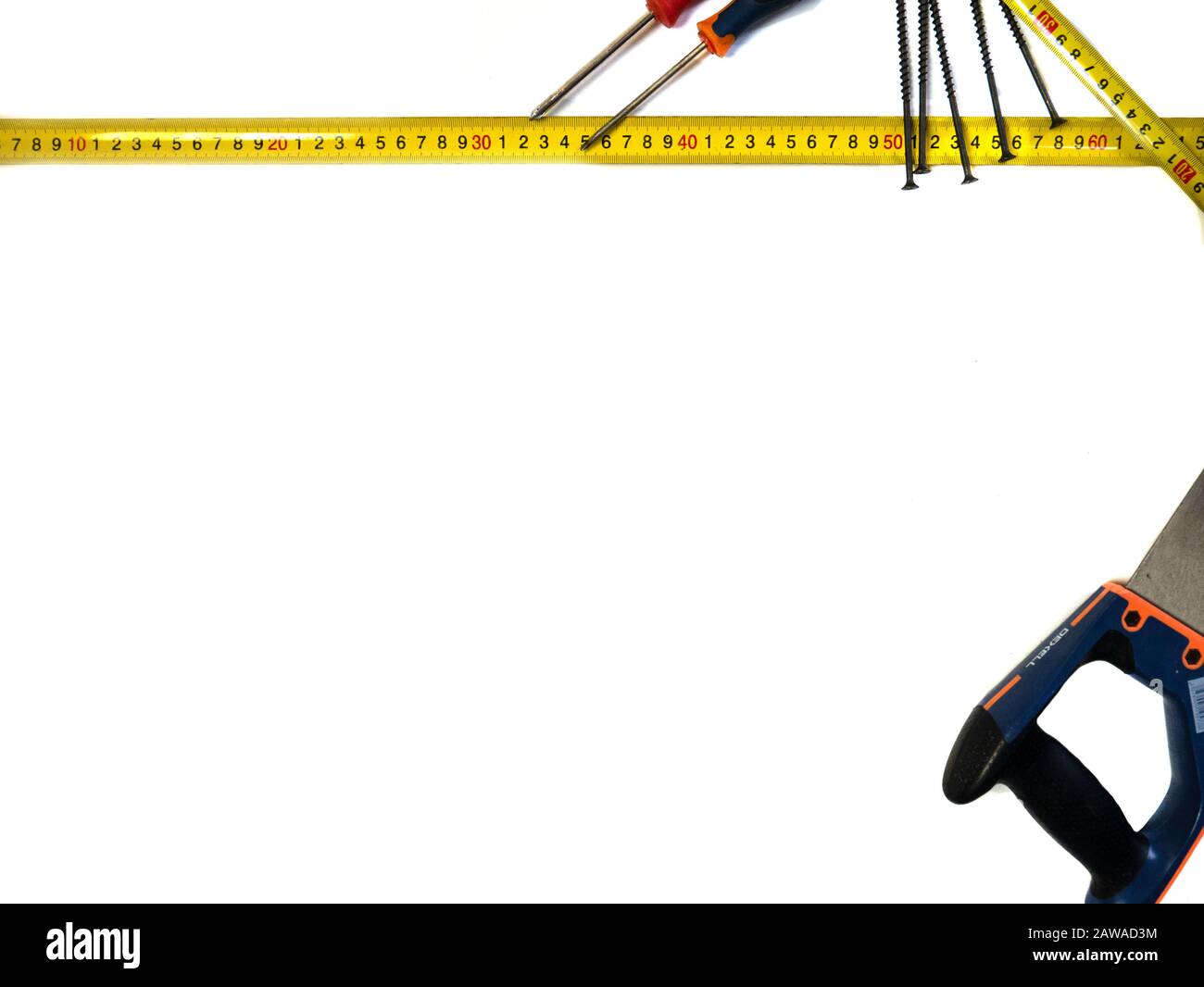 Tournevis et scie.Outils de construction et de réparation Banque D'Images