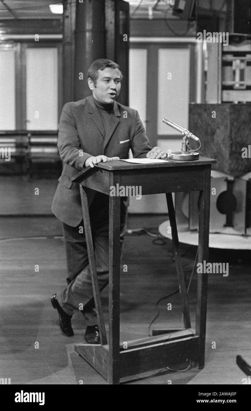 Mies et scène 18:. Marcel van Dam # 19., 20: Mario (à droite) interrompt pendant la date de diffusion: 14 mars 1969 Nom De La Personne: Dam Marcel van, Mies Banque D'Images