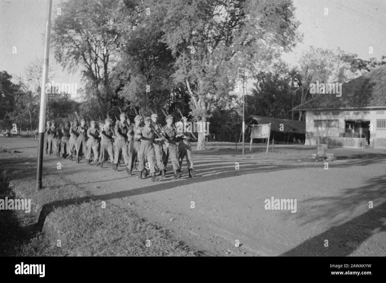 Gombong Military Unit Infantry Marche Date : Septembre 1947 Lieu : Indes Orientales Néerlandaises D'Indonésie Banque D'Images
