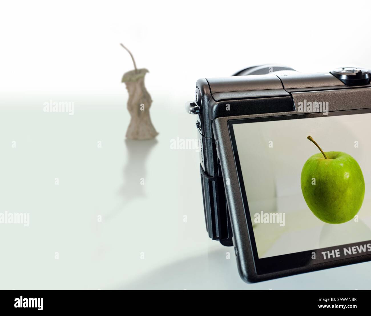 La réalité des faits est pervertie derrière l'écran de la caméra, présentant au public exactement le contraire, la pourrie présentée comme bon. Banque D'Images