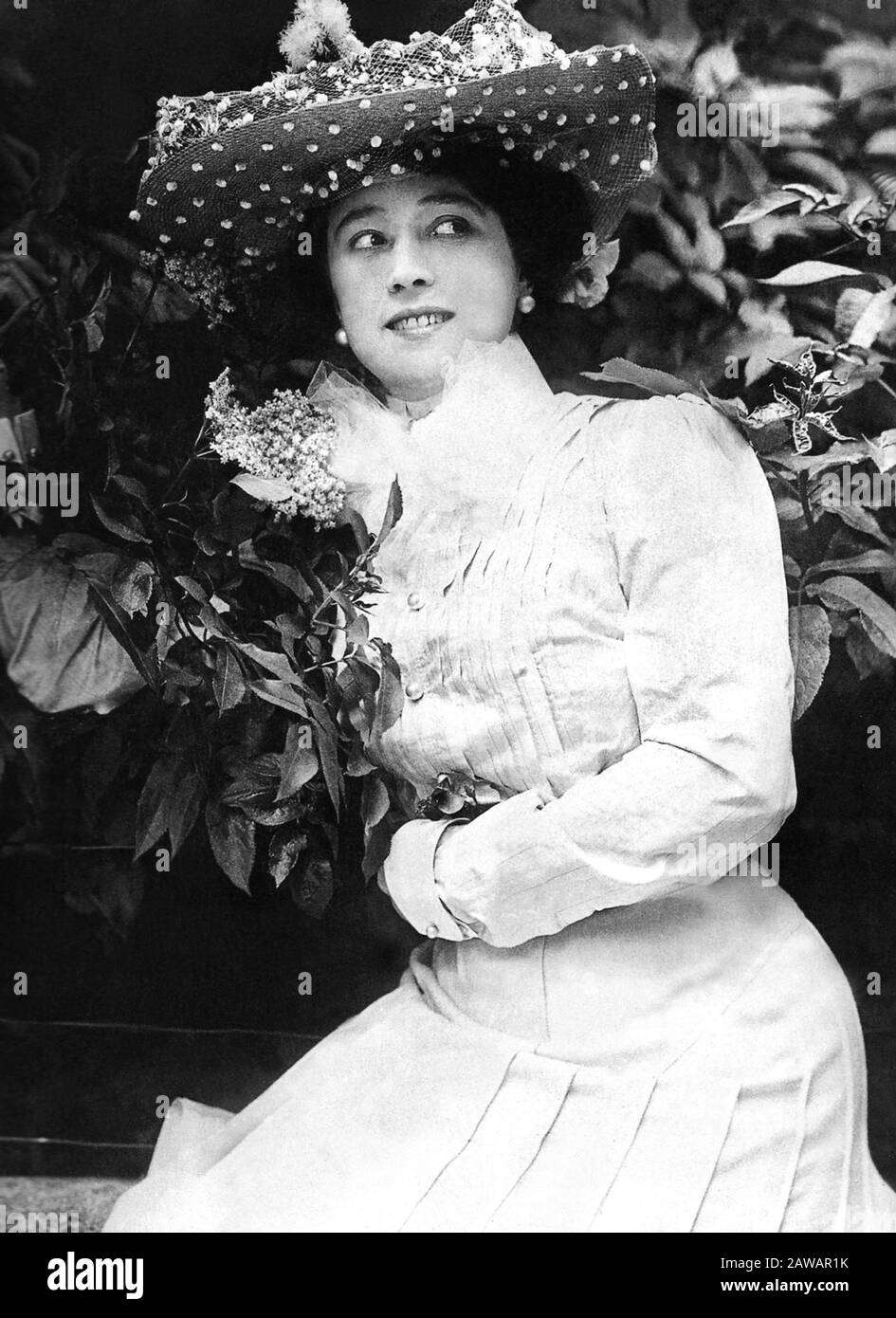 1900 CA, PARIS , FRANCE : la célèbre chanteuse et danseuse de l'Opéra , demi-mondaine de la Belle Epoque parisienne LA BELLE OTERO ( Agustina Otero Iglesias , 1 Banque D'Images
