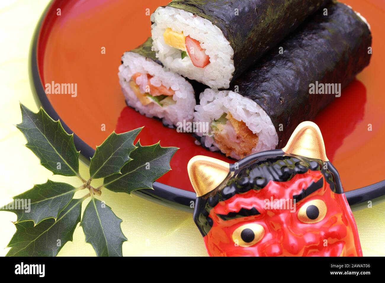 L'événement Setsubun traditionnel japonais, les masques du démon Oni et d'ehomaki sont utilisés lors d'un événement annuel Banque D'Images