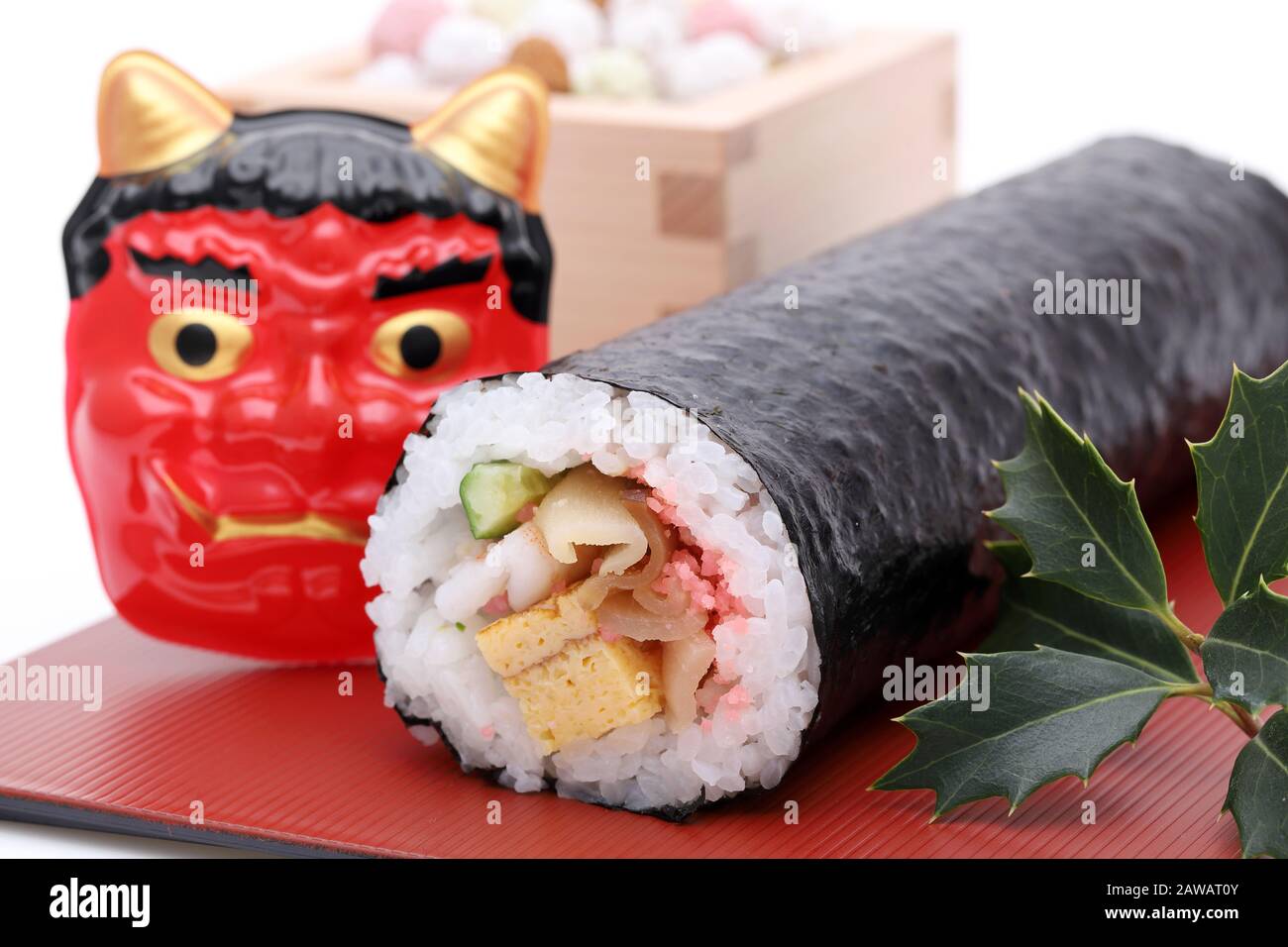 L'événement Setsubun traditionnel japonais, les masques du démon Oni et les sushis ehomaki sont utilisés lors d'un événement annuel Banque D'Images