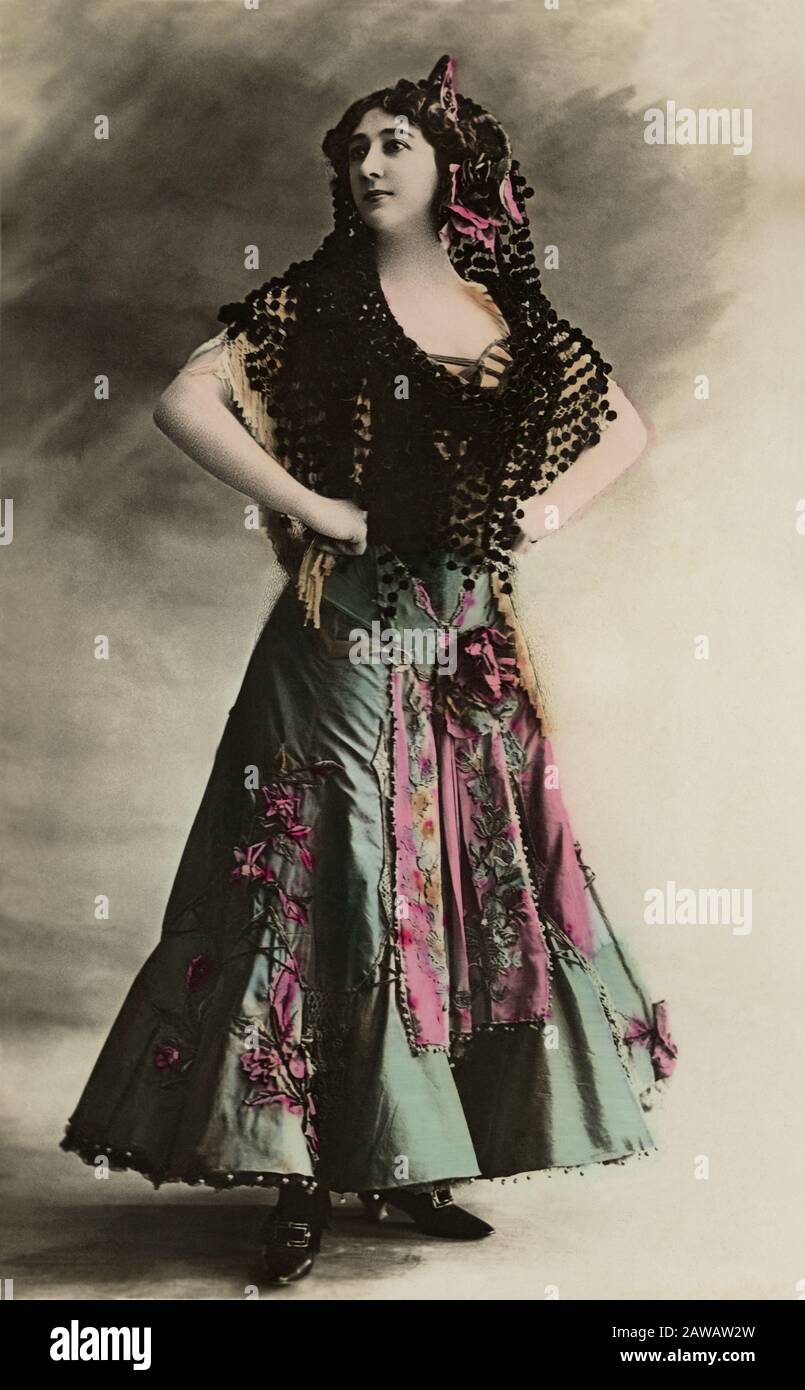 1900 CA, PARIS , FRANCE : la célèbre chanteuse et danseuse de l'Opéra , demi-mondaine de la Belle Epoque parisienne LA BELLE OTERO ( Agustina Otero Iglesias , 1 Banque D'Images