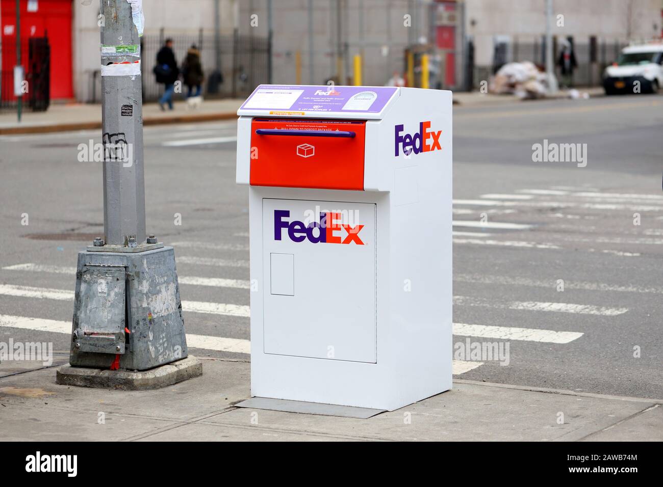 Fedex express box Banque de photographies et d'images à haute résolution -  Alamy