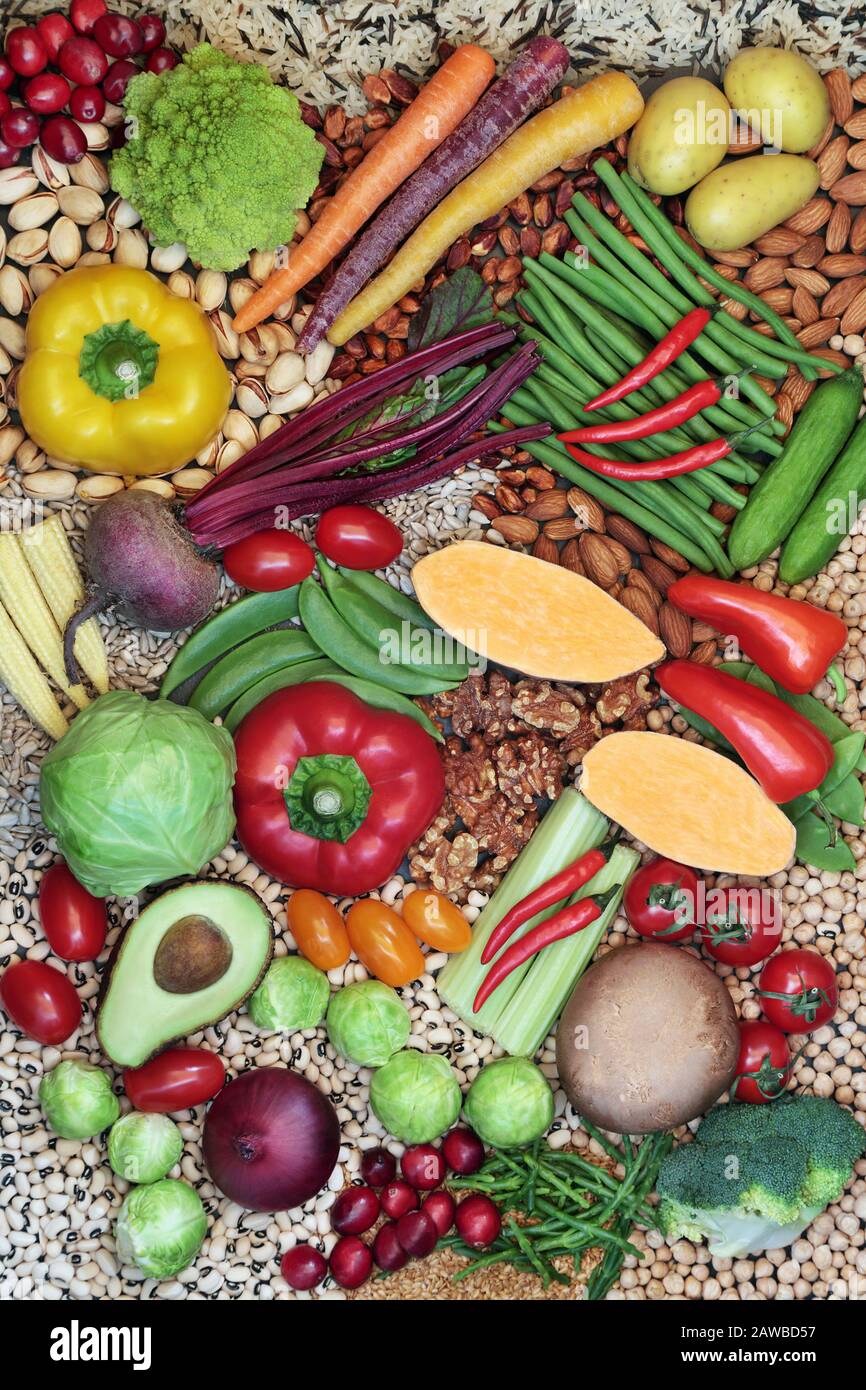 Pour la nourriture végétalienne saine alimentation avec des aliments riches en protéines, vitamines, minéraux, antioxydants, les anthocyanes, les glucides et les fibres alimentaires. Banque D'Images