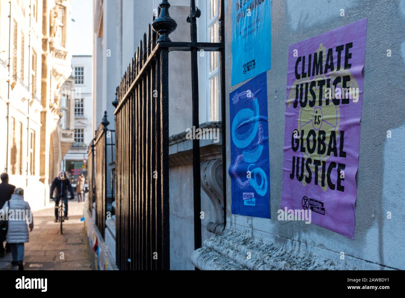 Affiches sur les rébellions d'extinction attachées au côté de la Chambre du Sénat, passage de la Chambre du Sénat, Cambridge. Banque D'Images