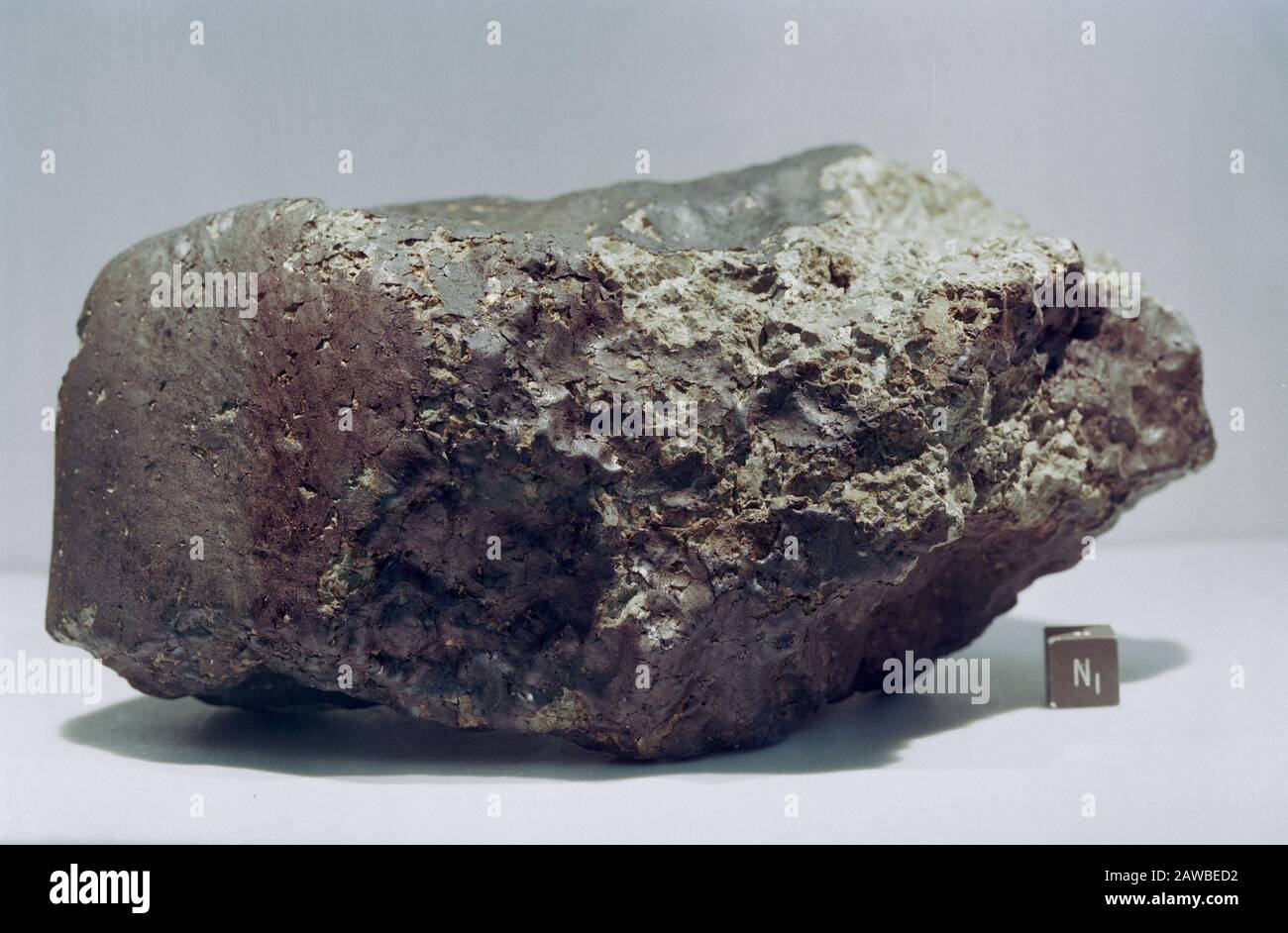 Houston, États-Unis - août 1996 - Selon les scientifiques, cette roche de 4,5 milliards d'années, appelée météorite ALH84001, aurait déjà fait partie de Banque D'Images